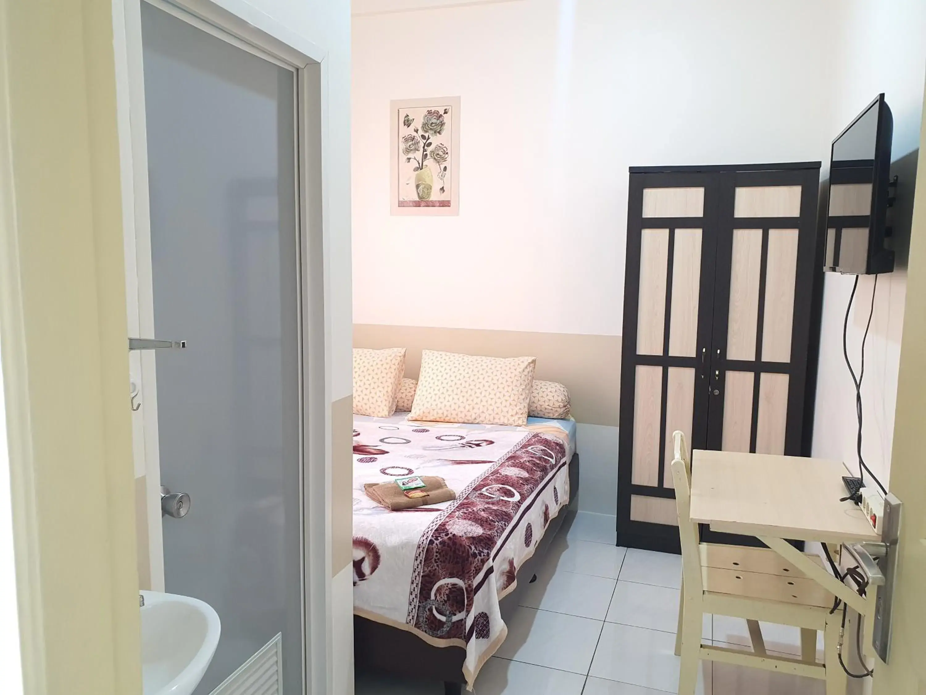 Bedroom, Bed in Delta Inn Bogor Syariah for Indonesian Only Bedroom, Bed in Delta Inn Bogor Syariah for Indonesian Only