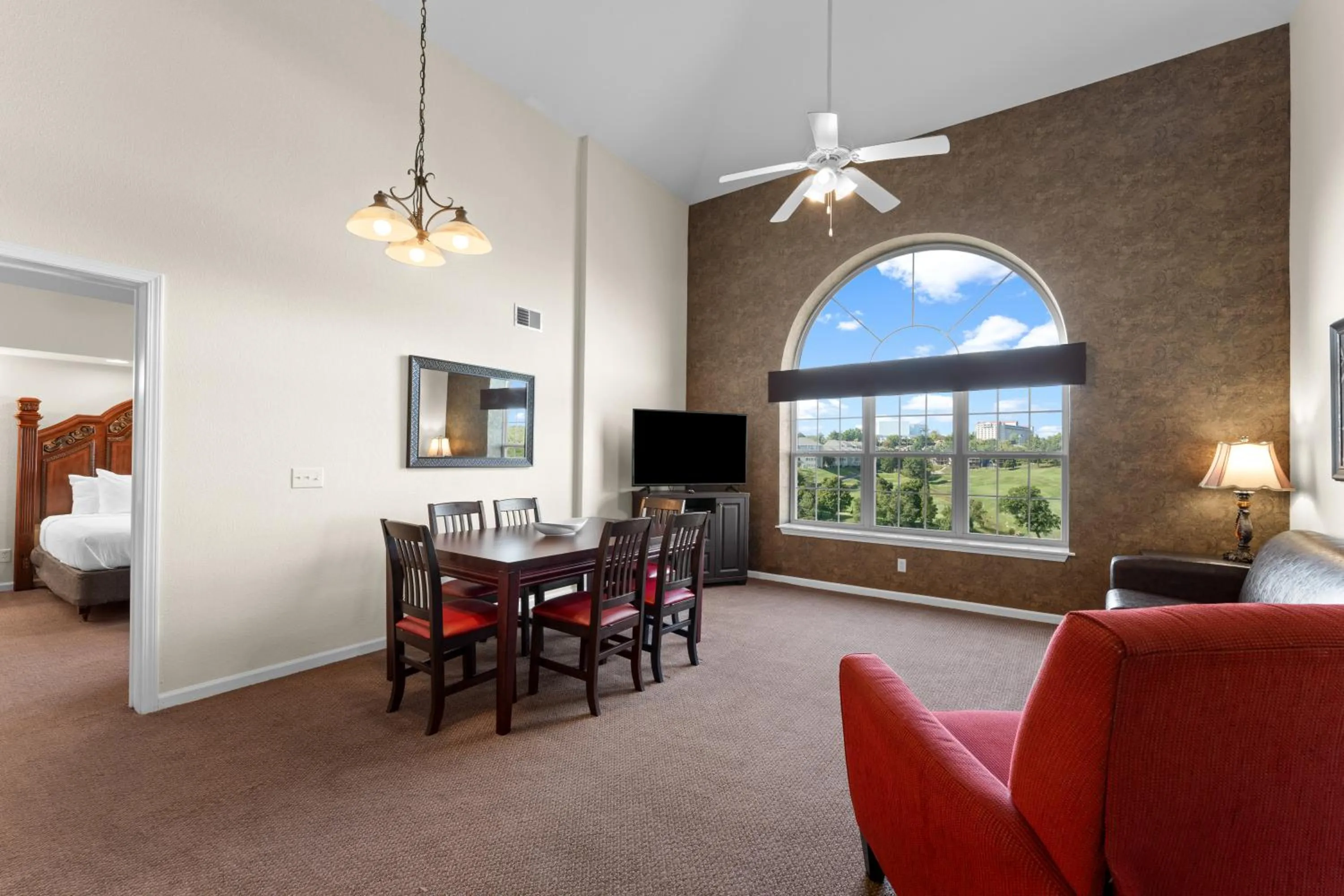 TV and multimedia in Grand Crowne Resort