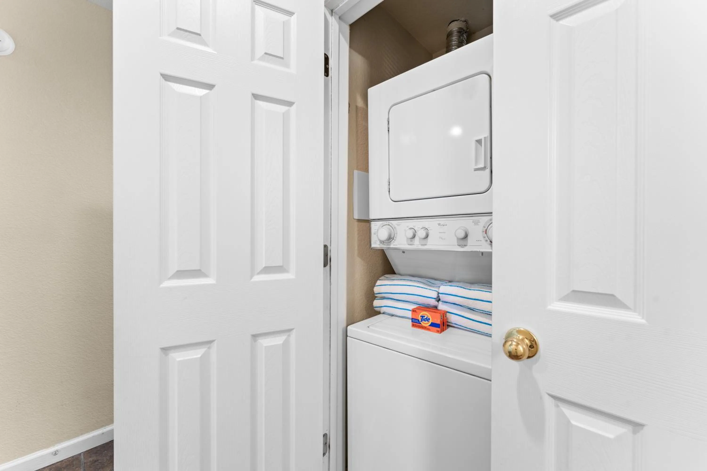 washing machine in Grand Crowne Resort