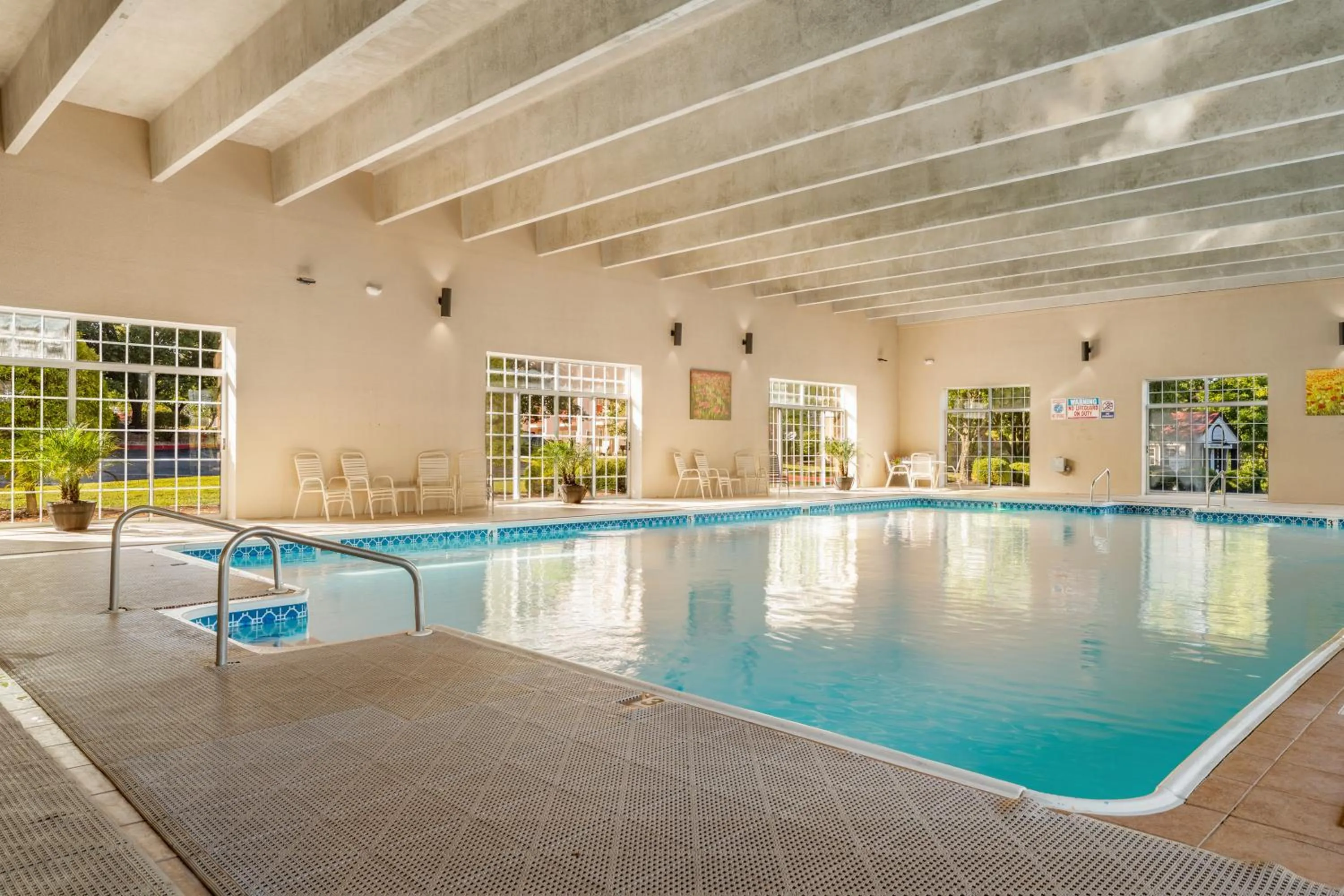 Swimming pool in Grand Crowne Resort