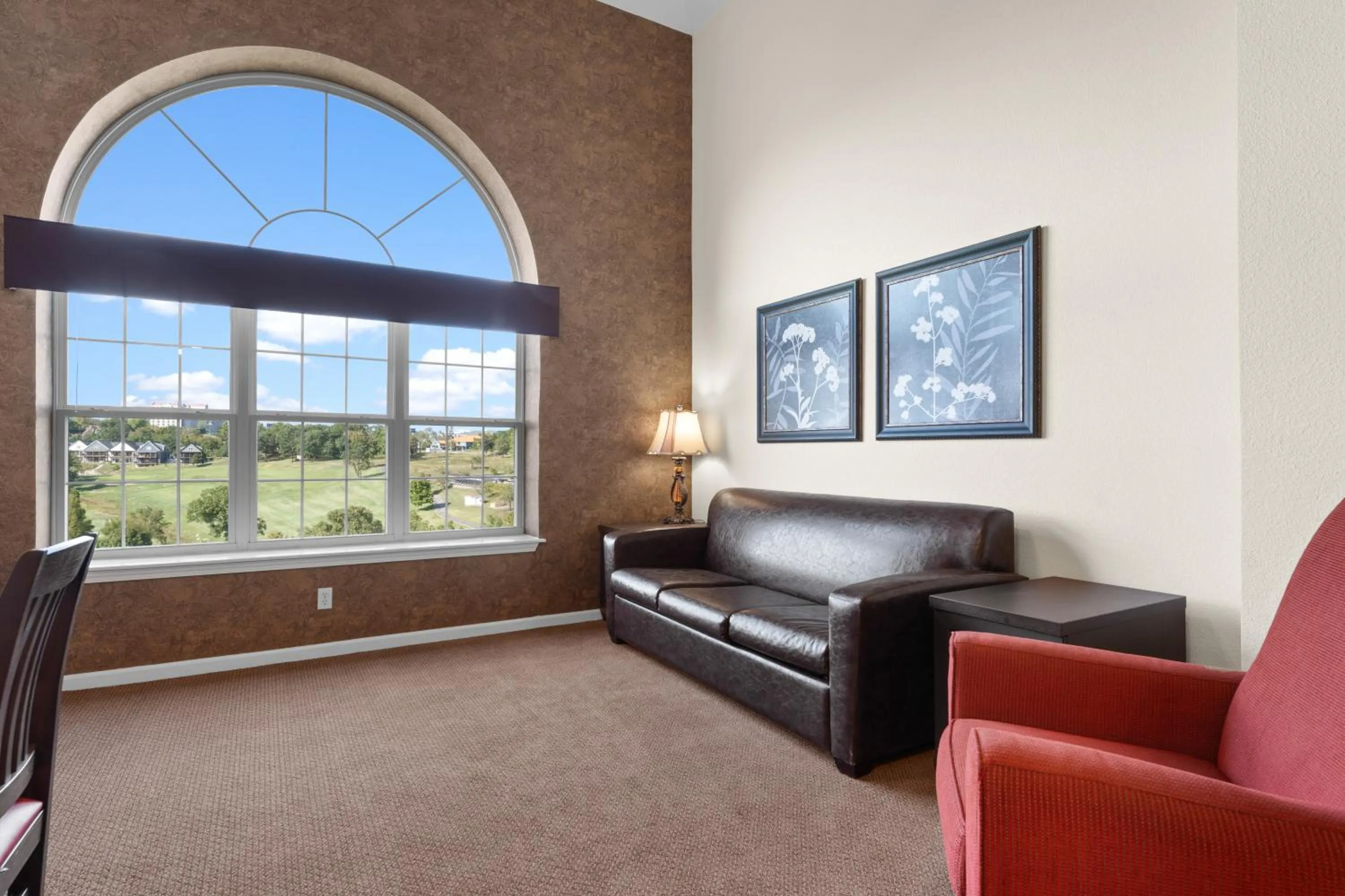 Living room in Grand Crowne Resort