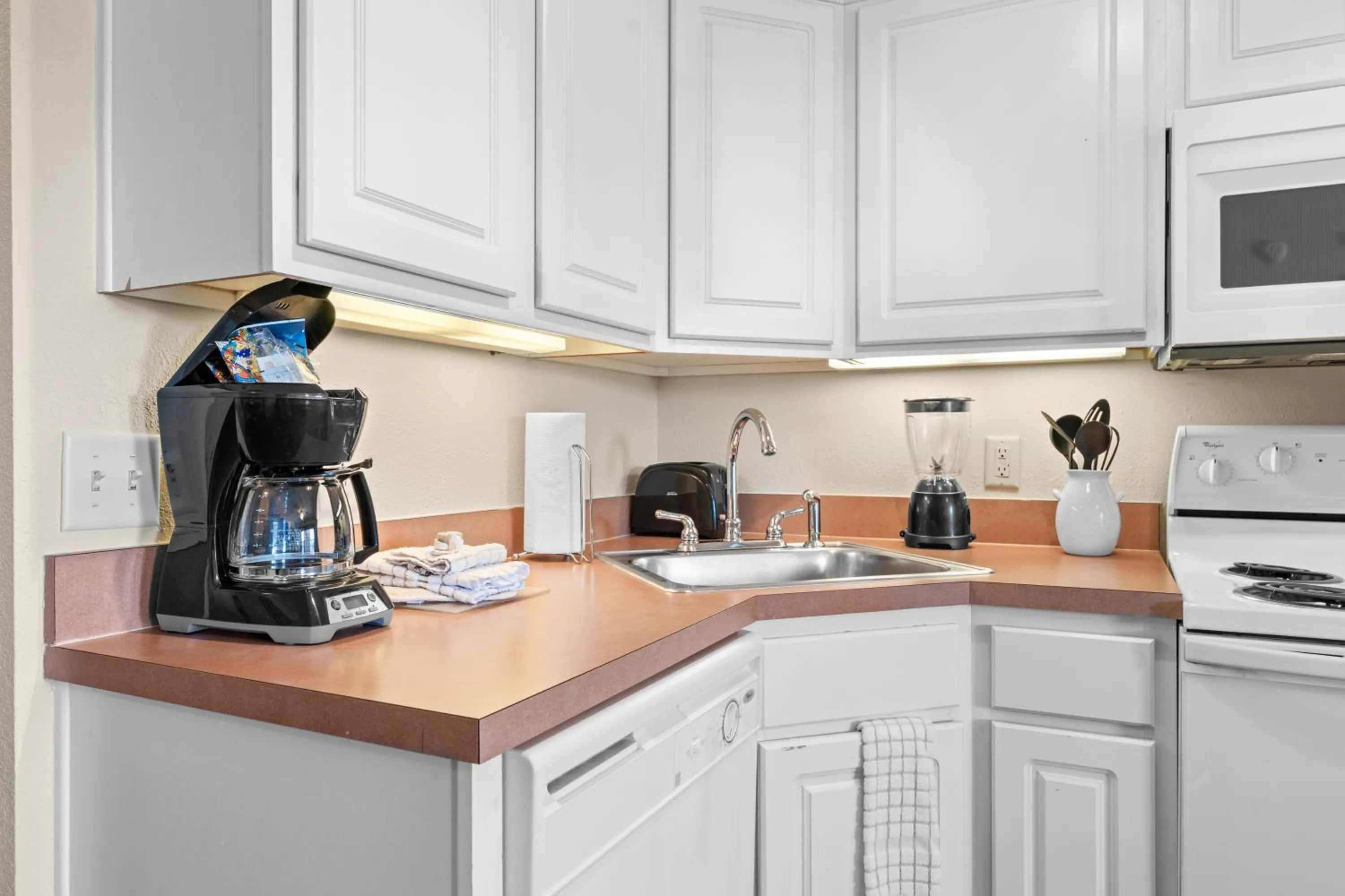 Coffee/tea facilities in Grand Crowne Resort