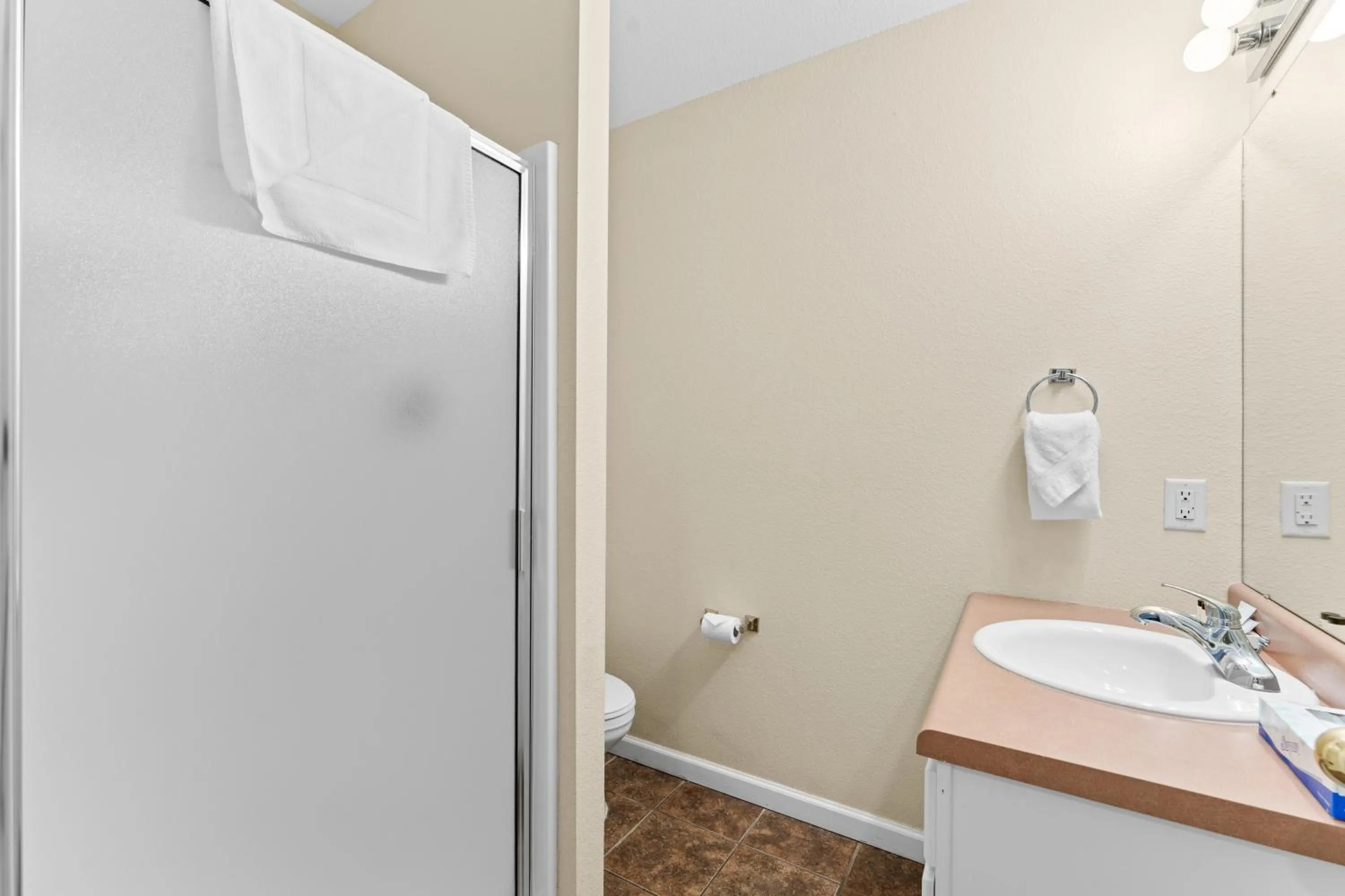 Shower in Grand Crowne Resort