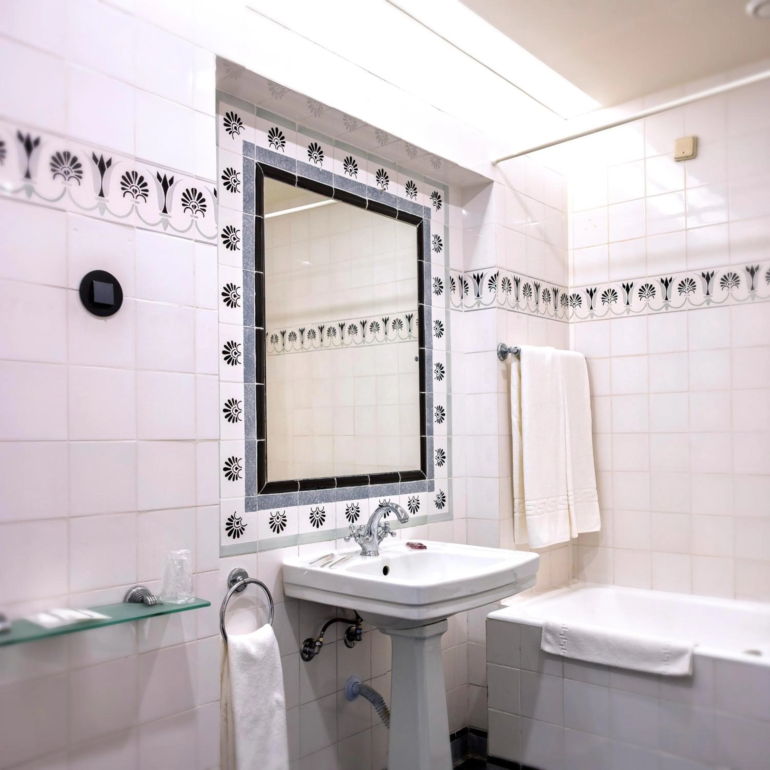 Bathroom in Hotel Metropole