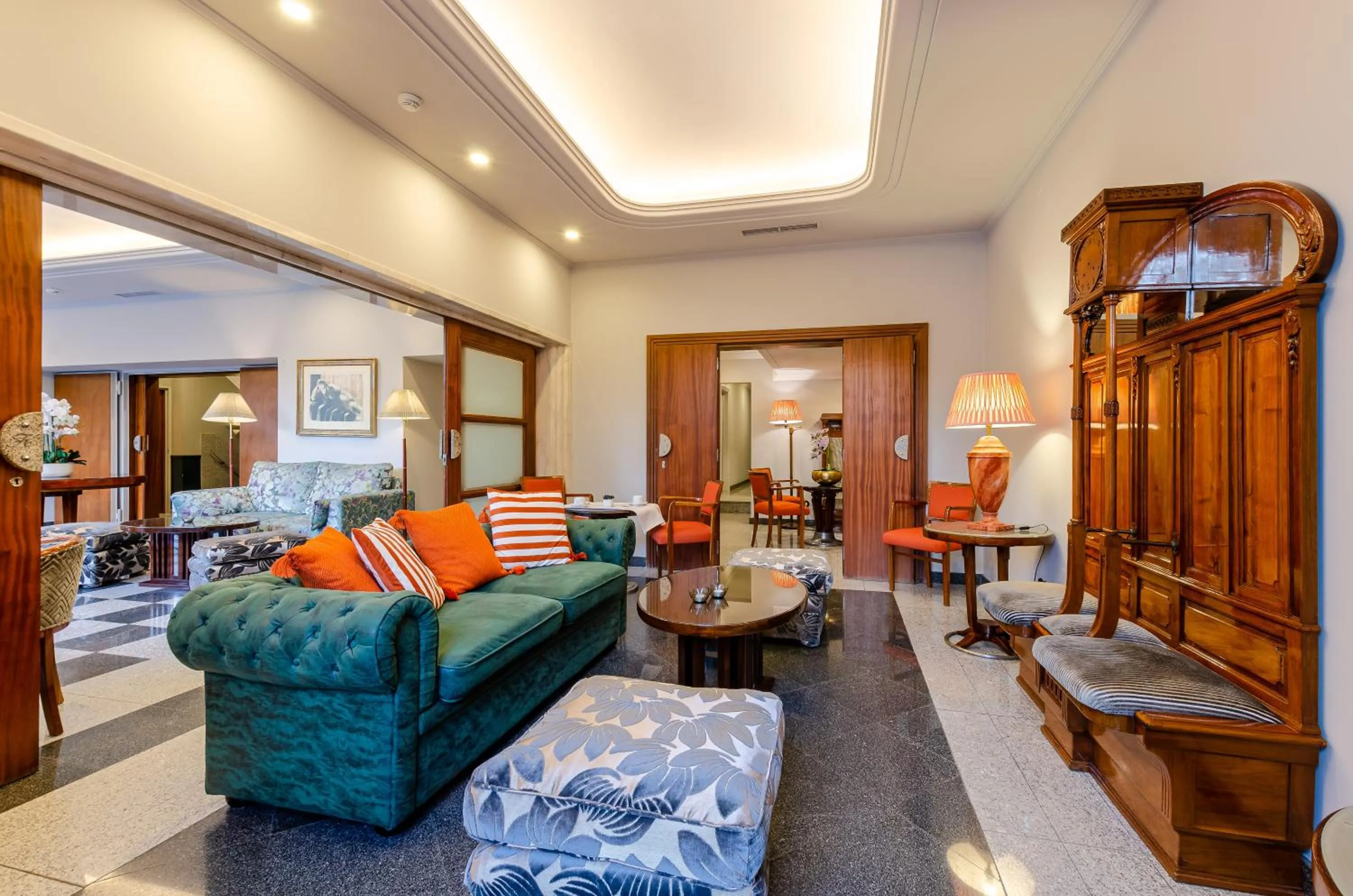 Lounge or bar in Hotel Metropole