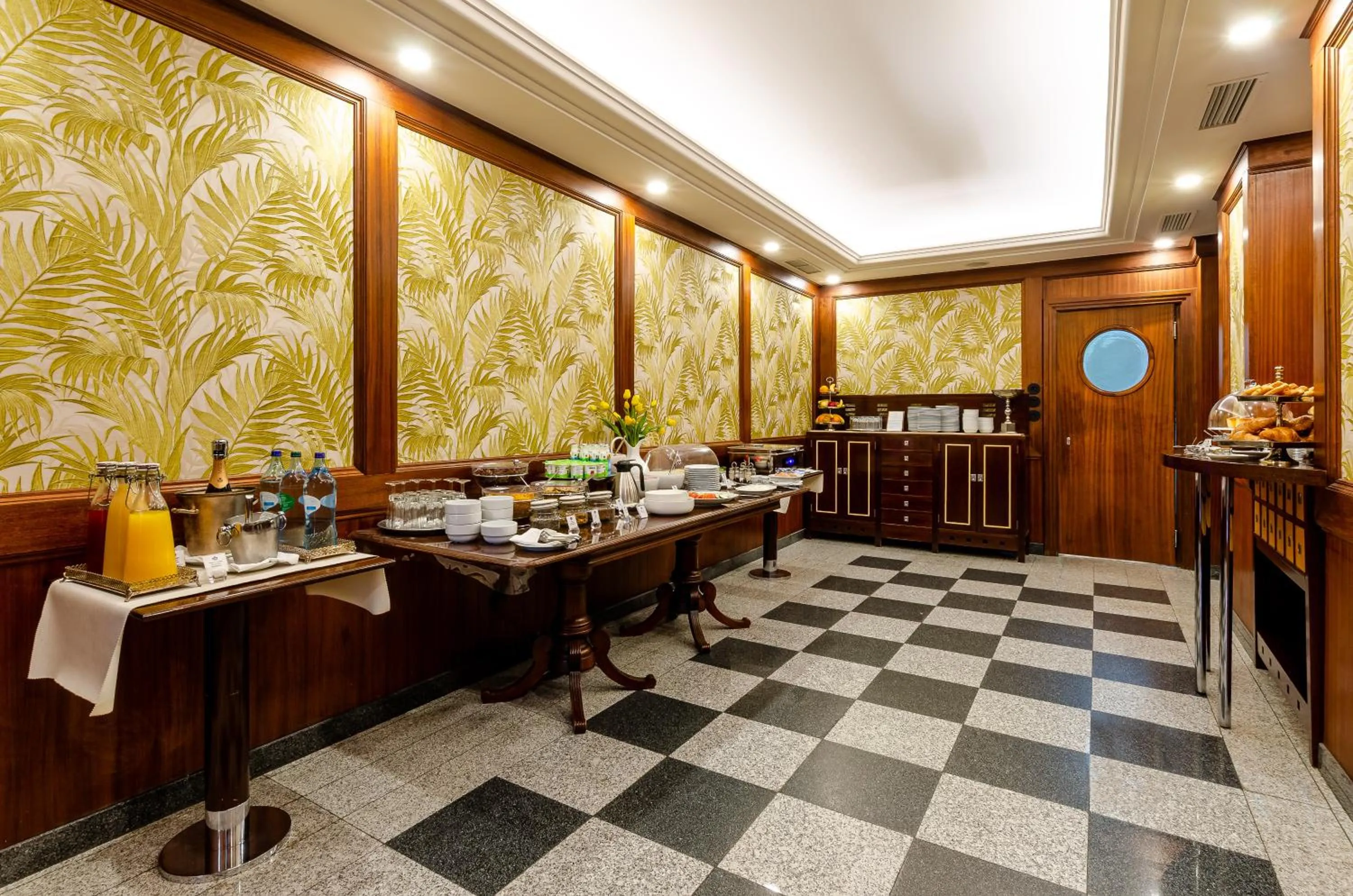 Breakfast in Hotel Metropole