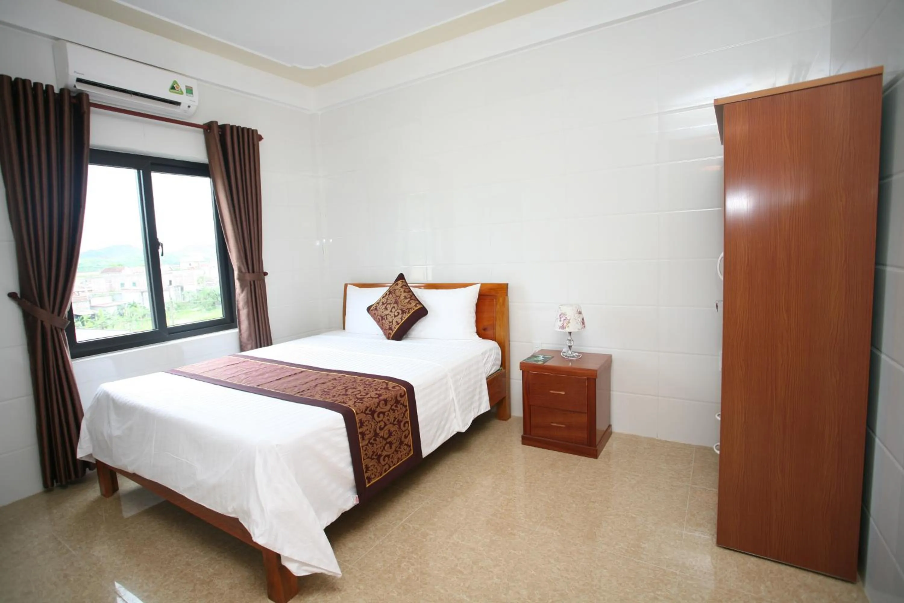 Photo of the whole room, Bed in Sky Hotel