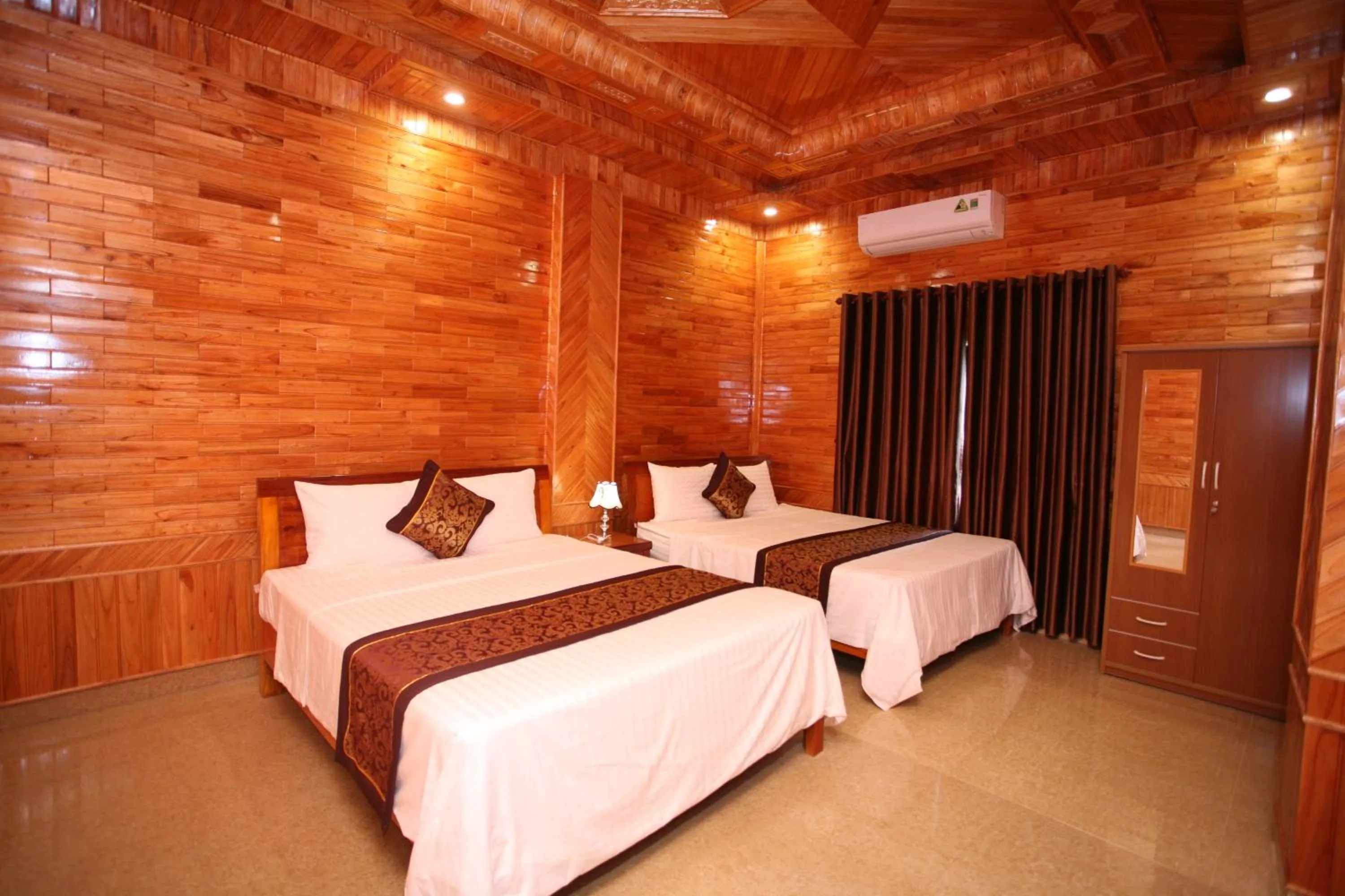 Photo of the whole room, Bed in Sky Hotel