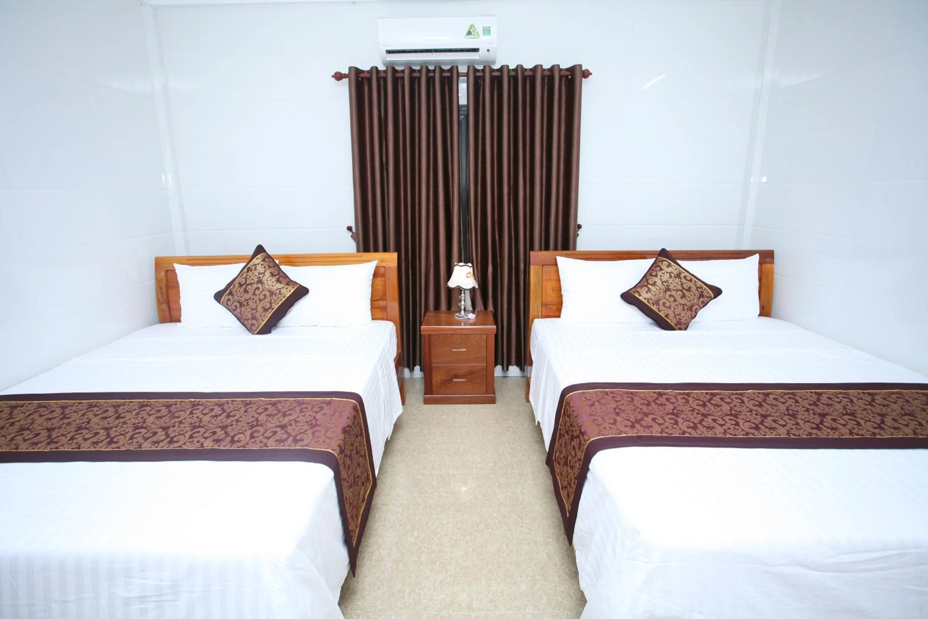 Photo of the whole room, Bed in Sky Hotel