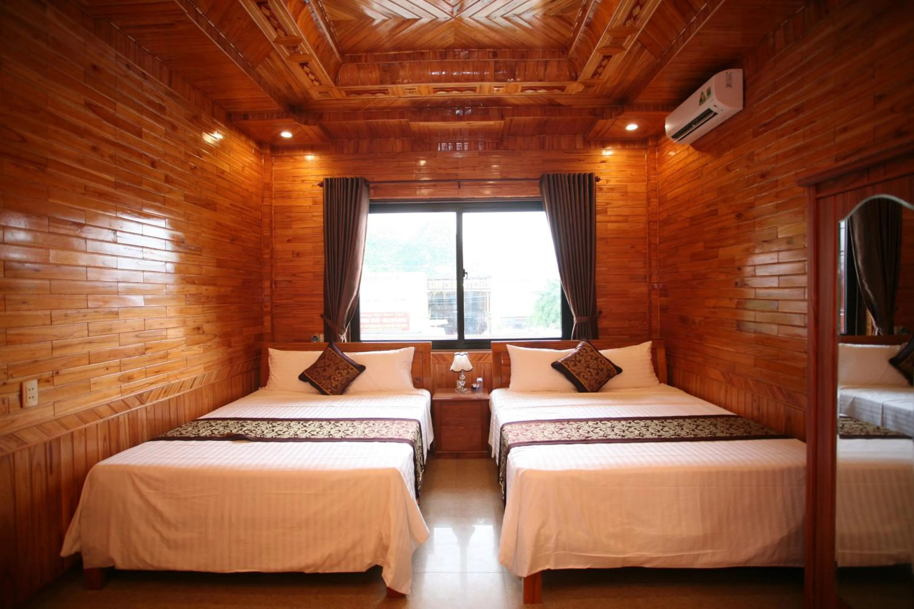 Bedroom, Bed in Sky Hotel