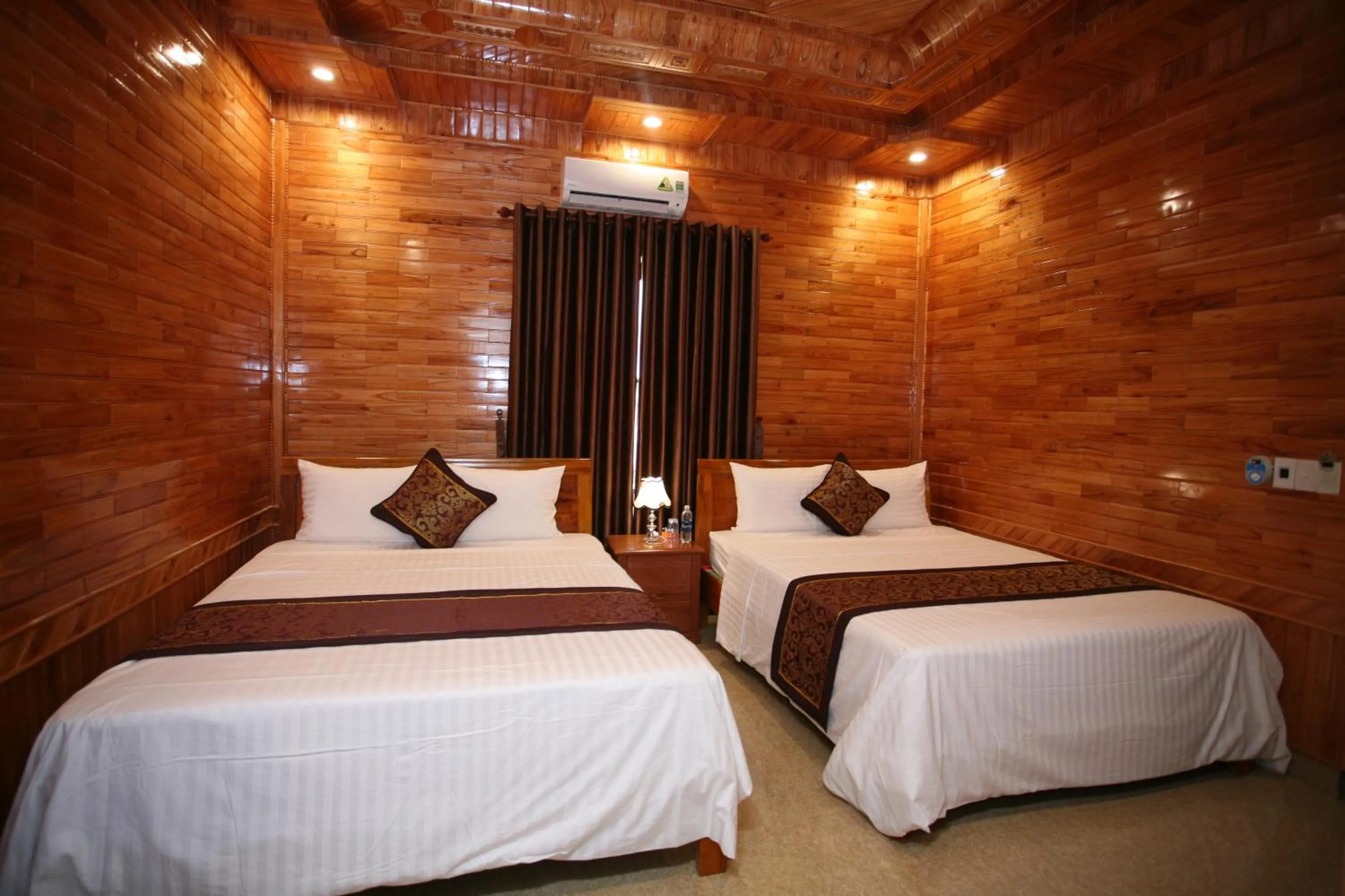 Photo of the whole room, Bed in Sky Hotel