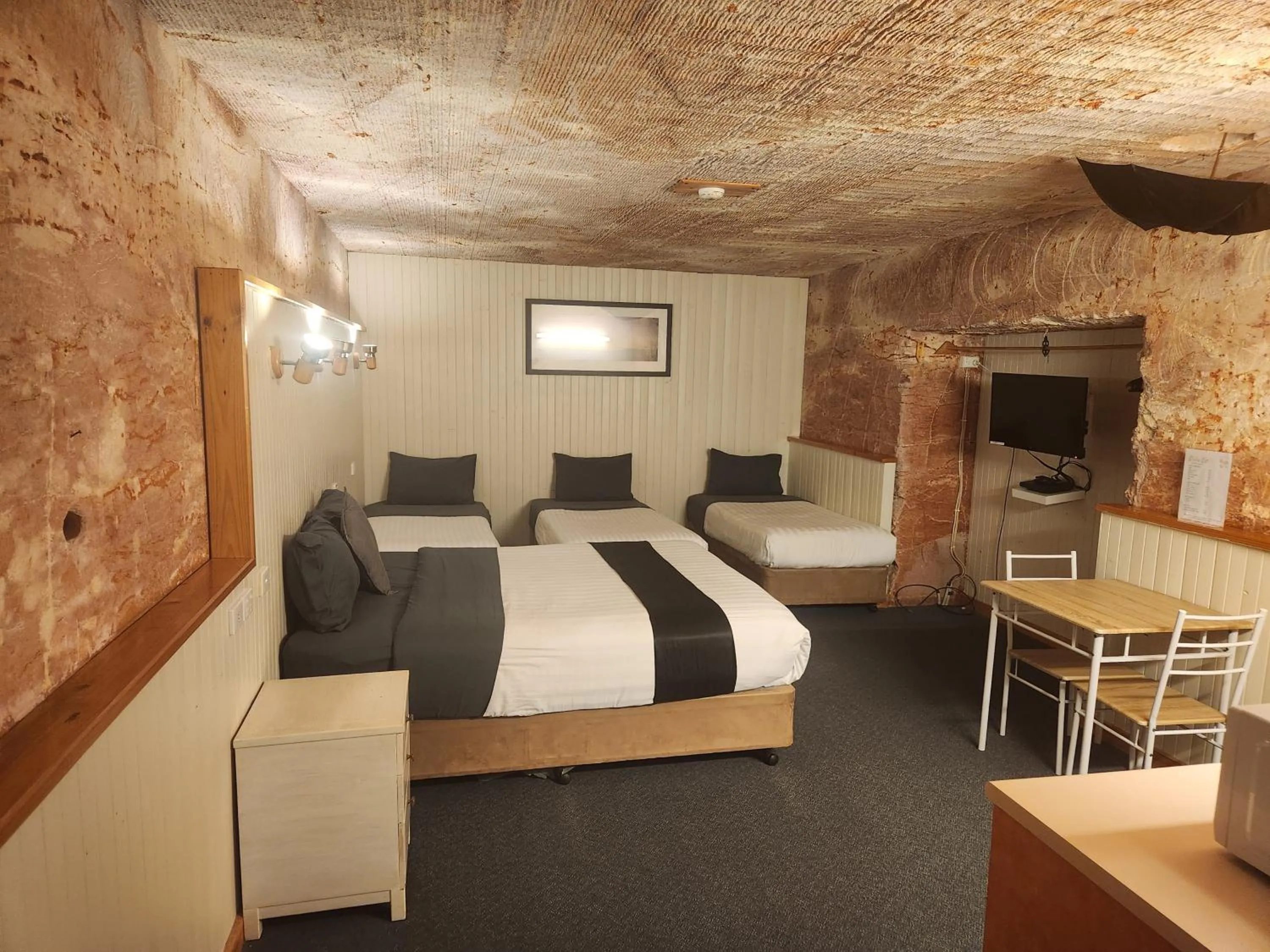Bedroom, Bed in Coober Pedy Experience Motel