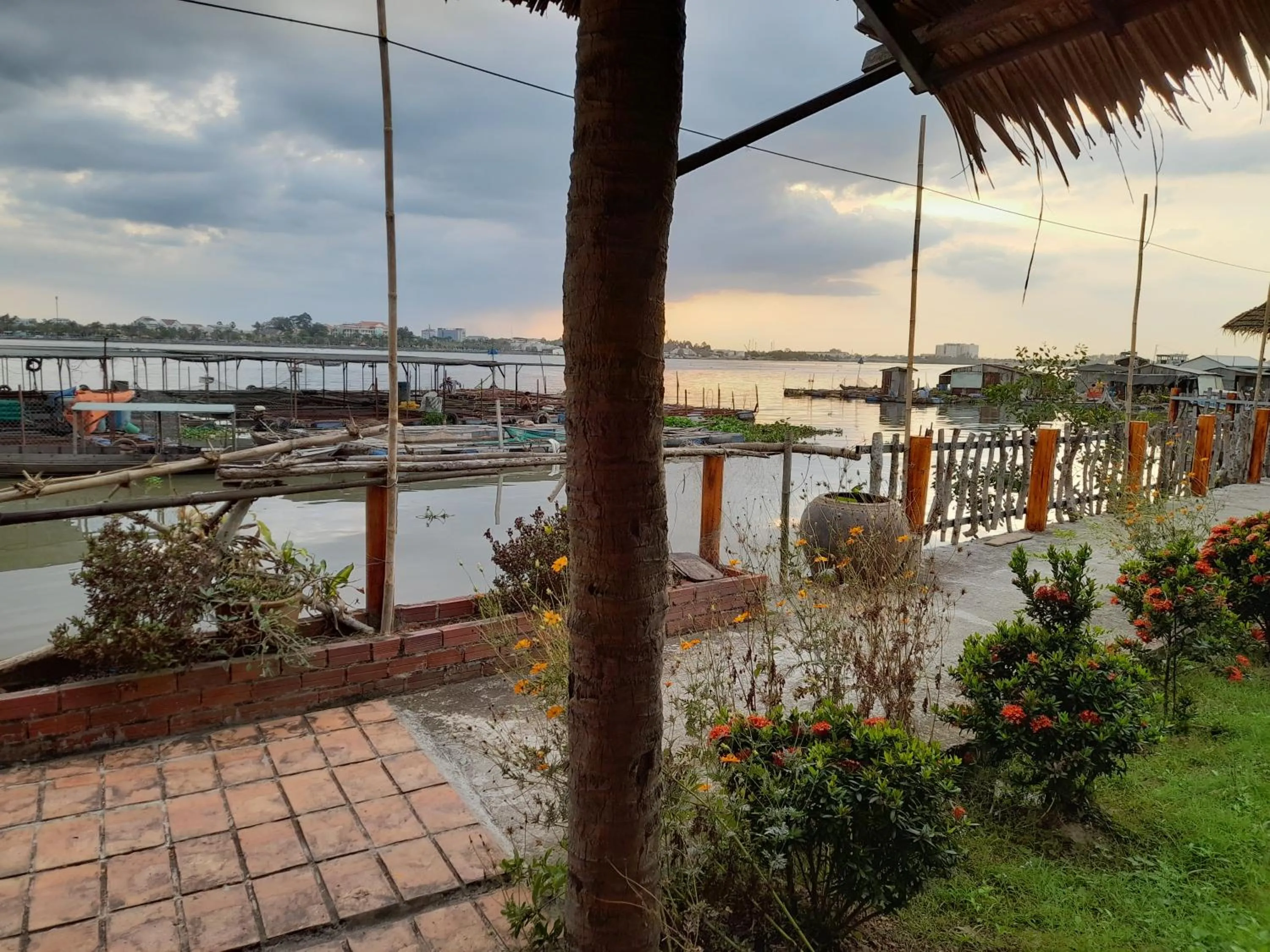 mekong riverside homestay