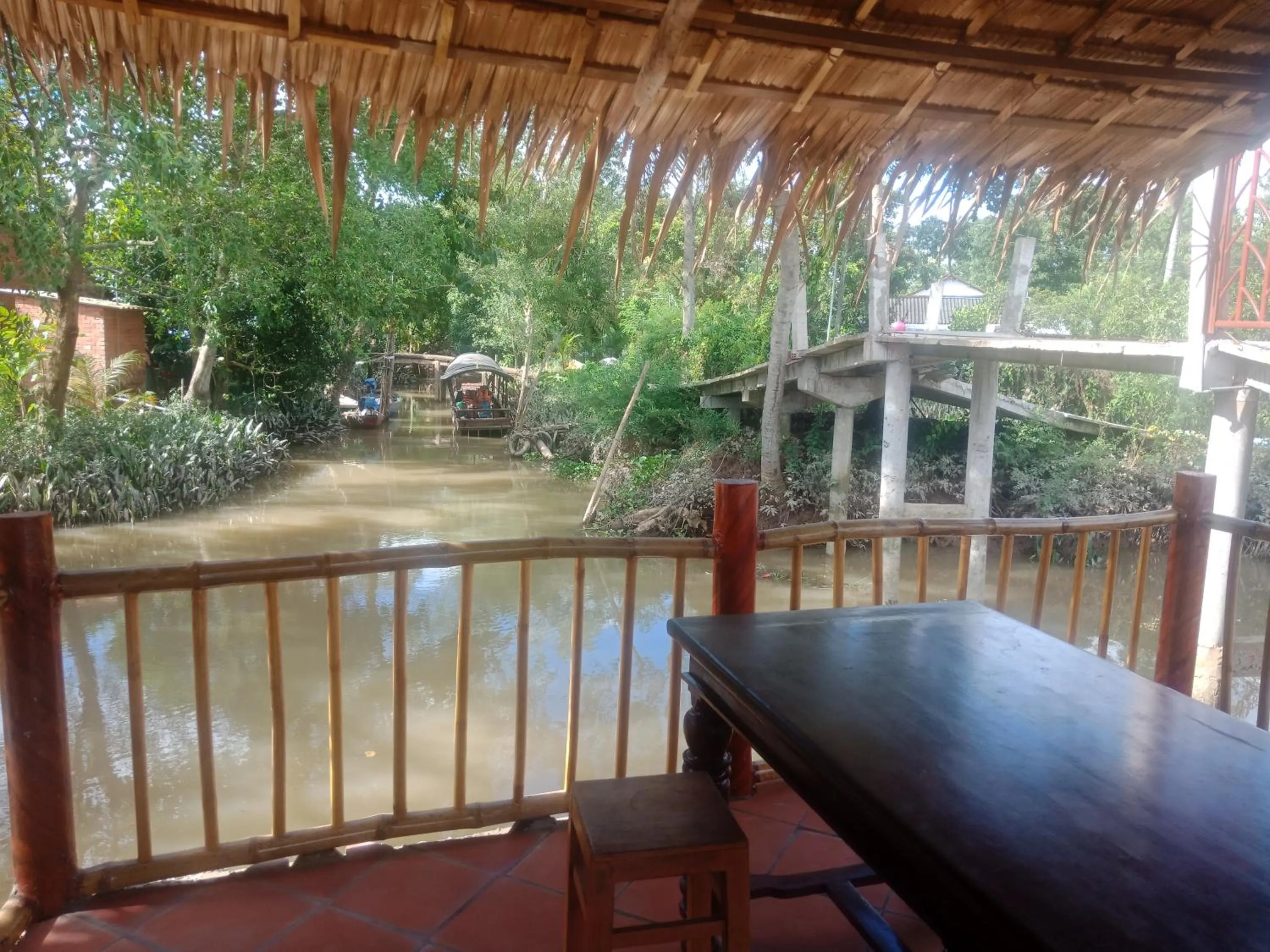 Restaurant/places to eat in mekong riverside homestay