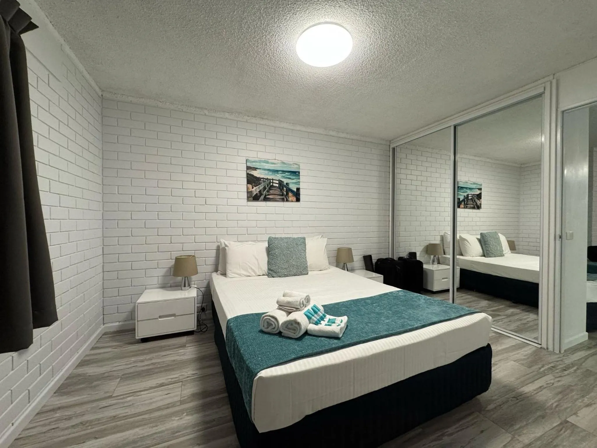 Bedroom, Bed in Trickett Gardens Holiday Inn