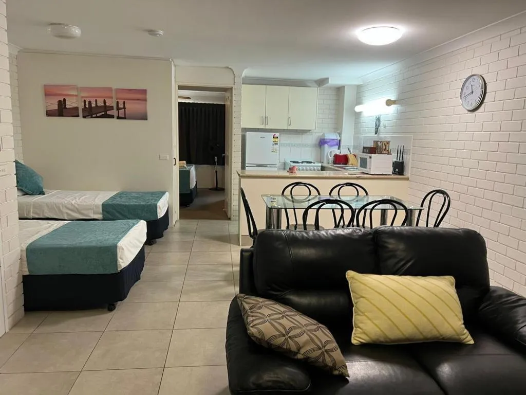 Bed in Trickett Gardens Holiday Inn