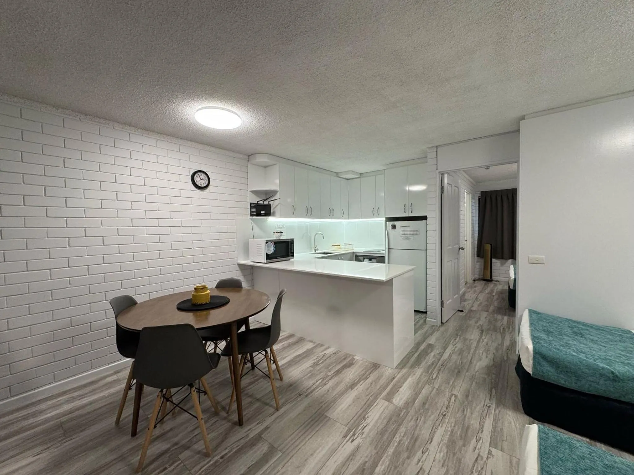 Dining area in Trickett Gardens Holiday Inn