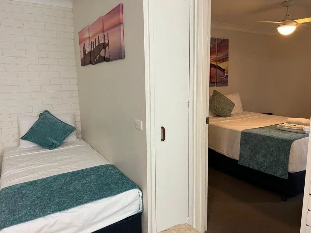 Bed in Trickett Gardens Holiday Inn