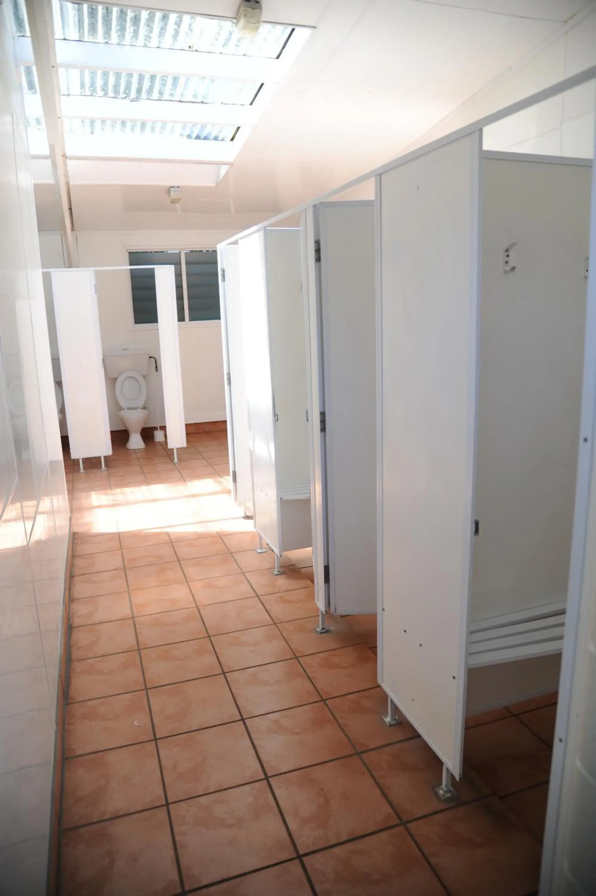 Kitchen Unit with Shared Bathroom in Blenheim Bridges Holiday Park Kitchen Unit with Shared Bathroom in Blenheim Bridges Holiday Park