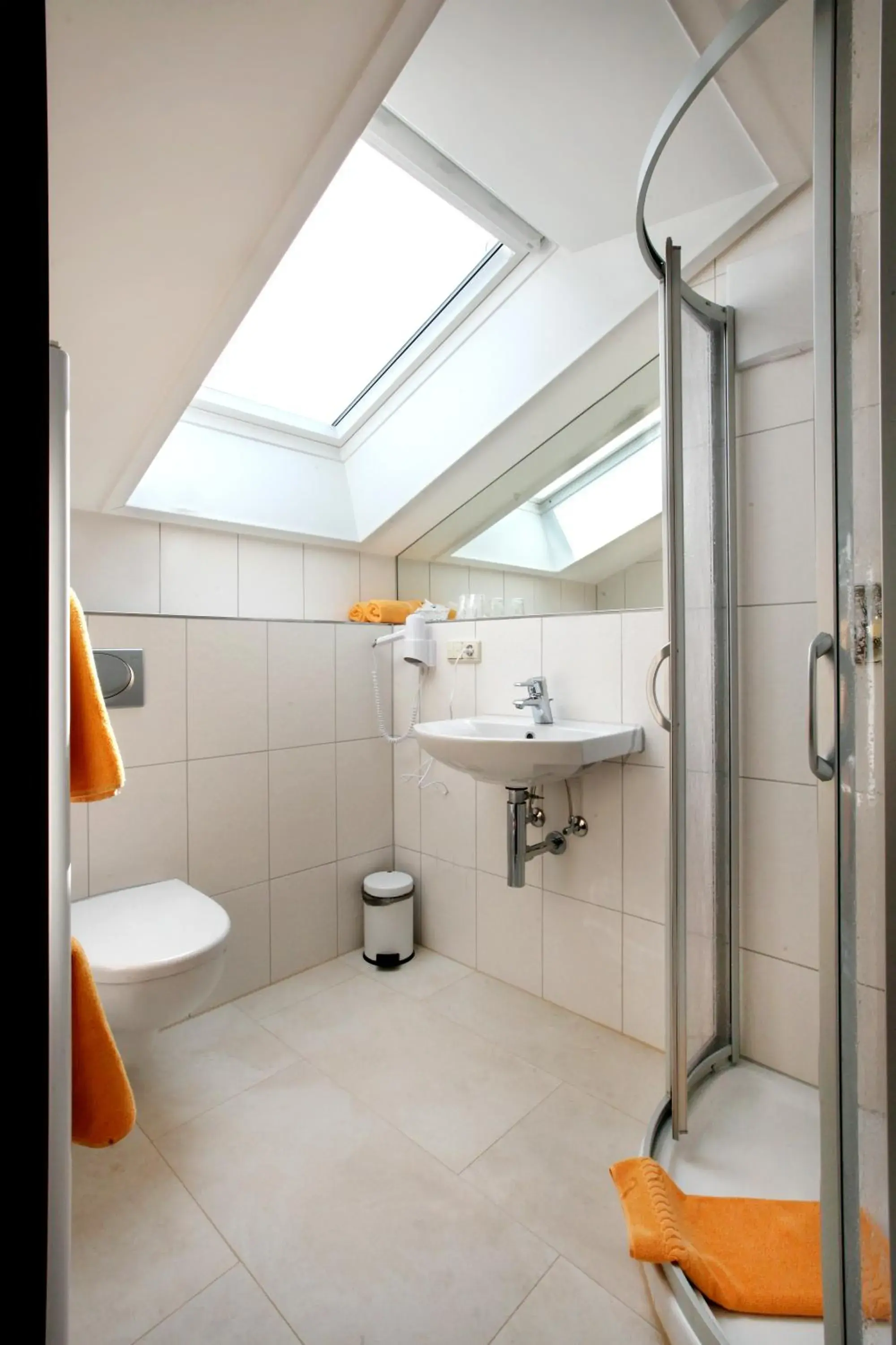 Single Room in Bahnhof Busch Single Room in Bahnhof Busch