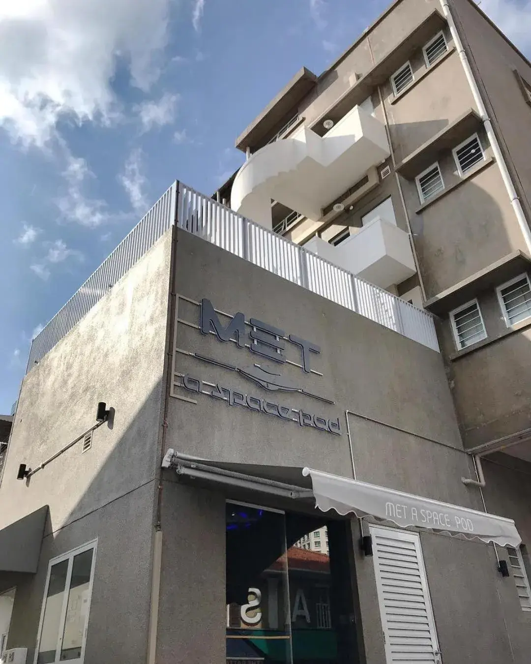 Property building in MET A Space Pod at Arab Street Property building in MET A Space Pod at Arab Street