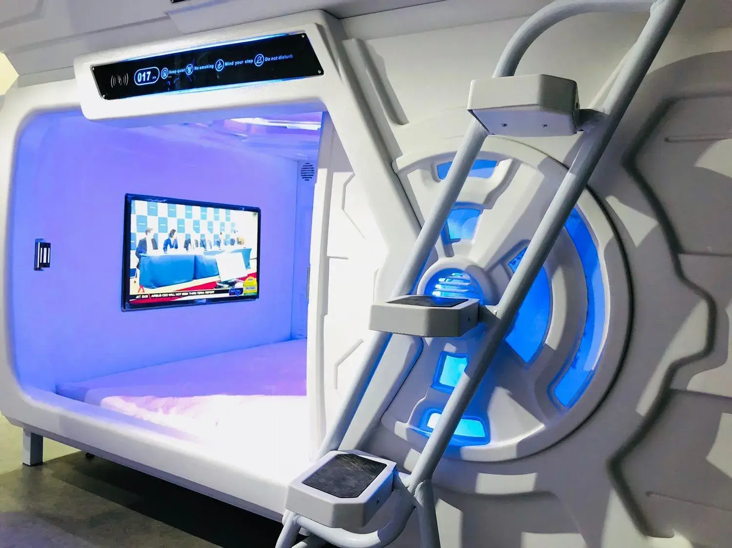 bunk bed in MET A Space Pod at Arab Street bunk bed in MET A Space Pod at Arab Street