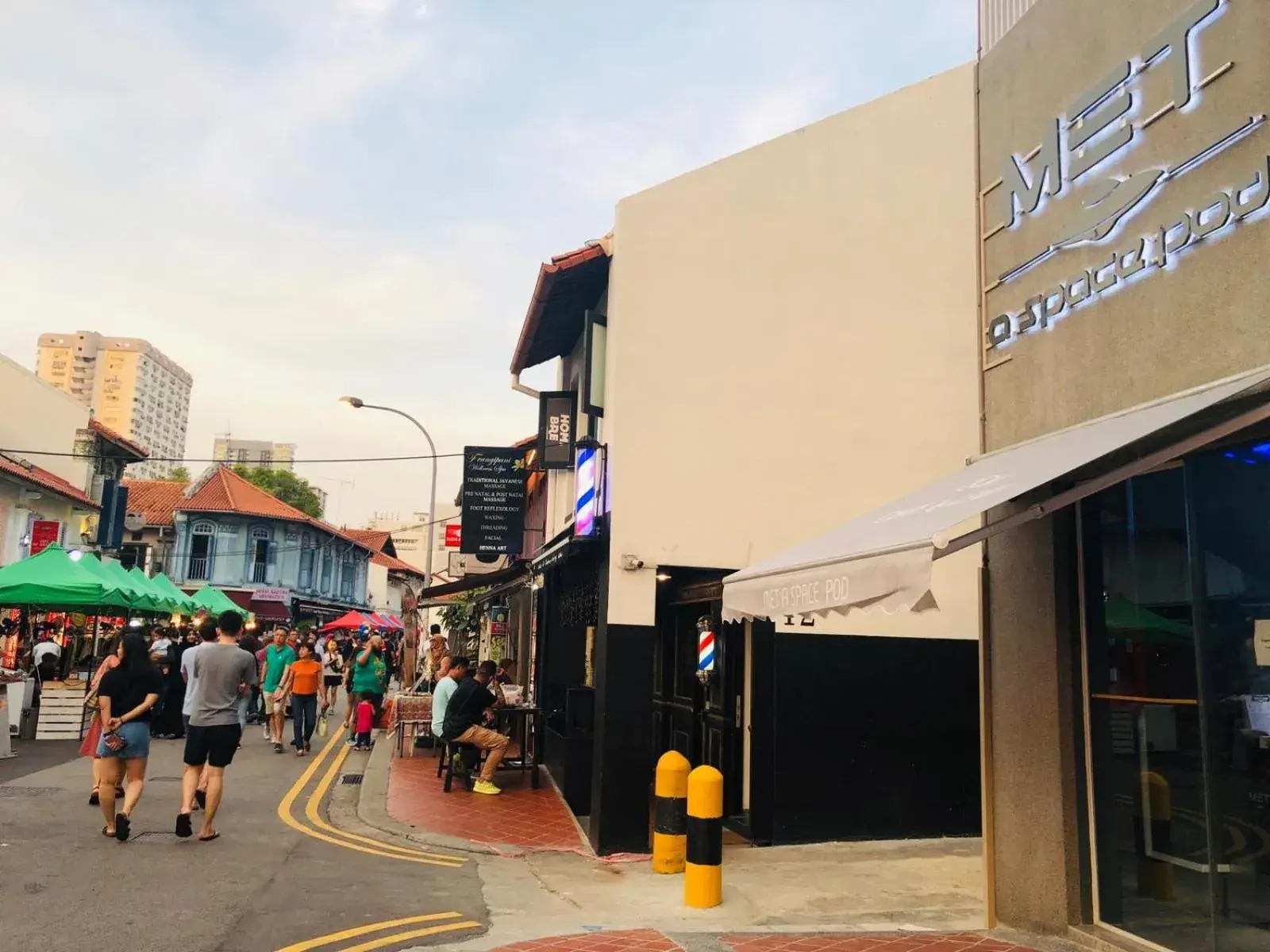 Facade/entrance in MET A Space Pod at Arab Street Facade/entrance in MET A Space Pod at Arab Street