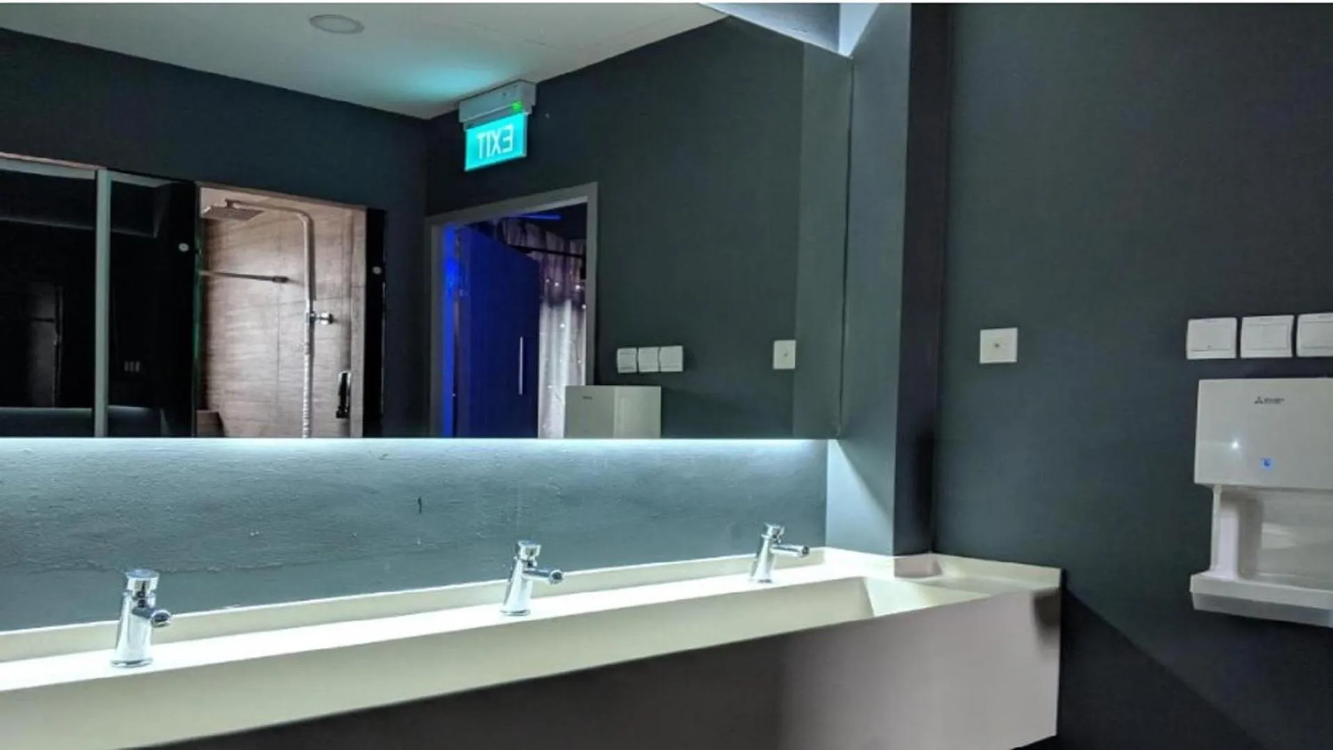 Toilet in MET A Space Pod at Arab Street