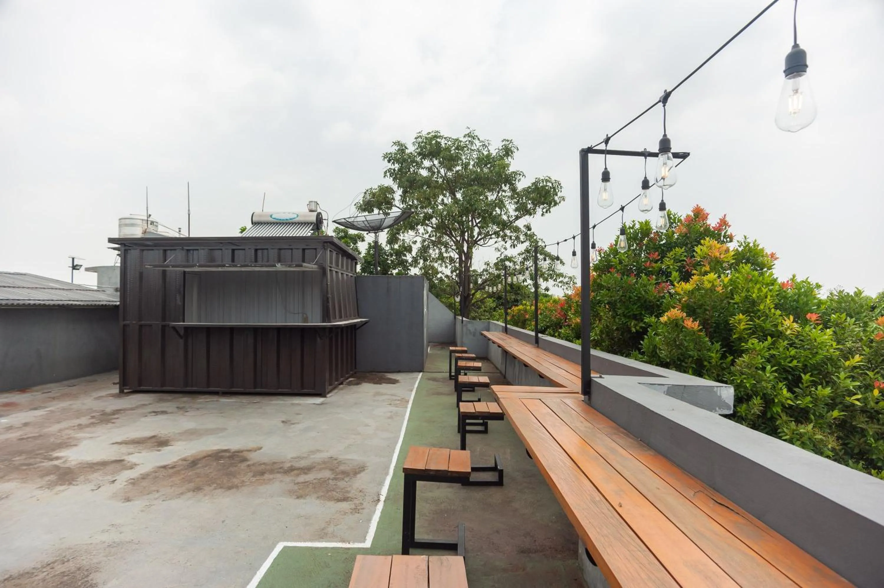 Balcony/Terrace in RedDoorz Syariah near Grand Galaxy Park