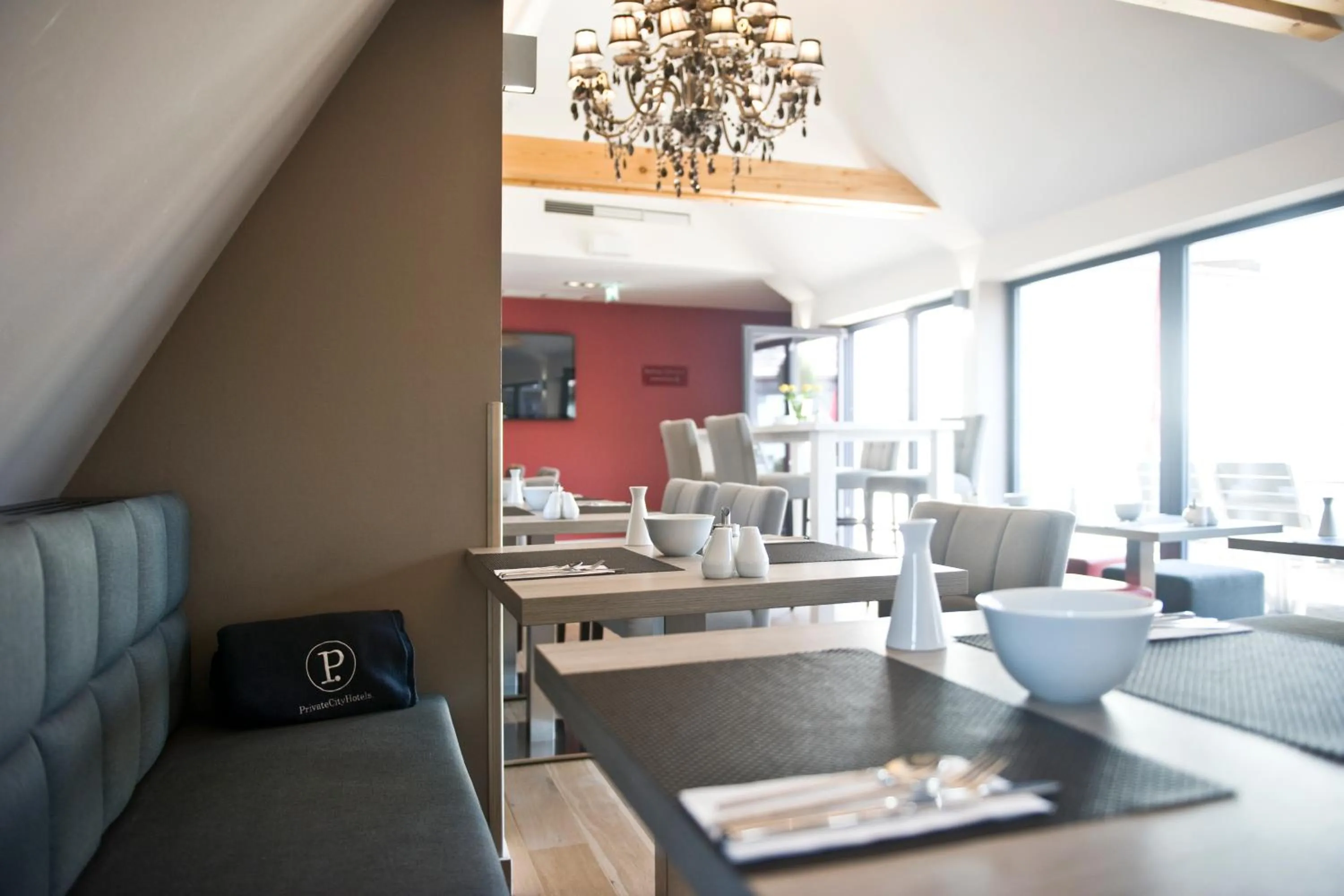 Seating area in Gideon Hotel