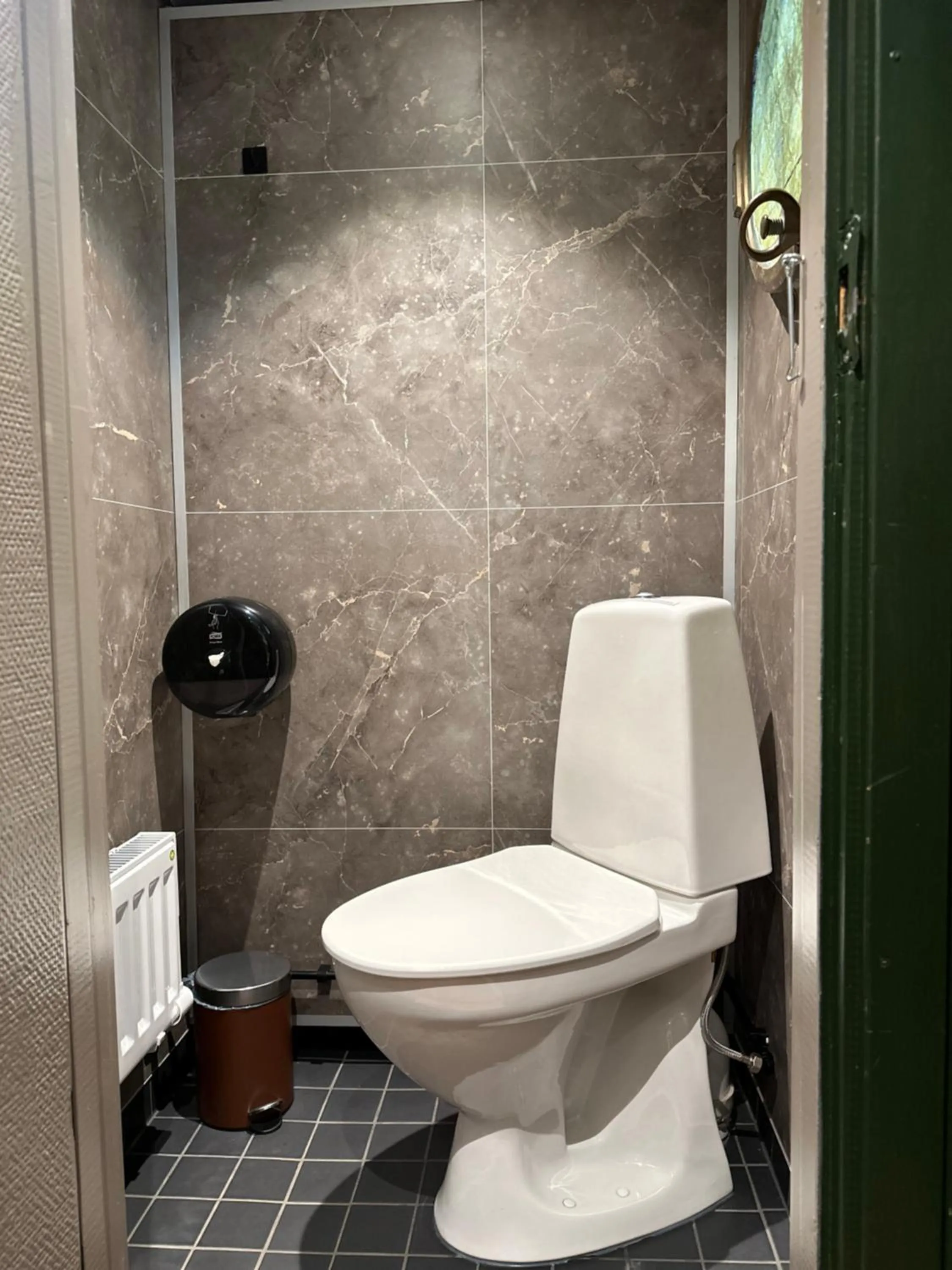 Toilet in Den Röda Båten