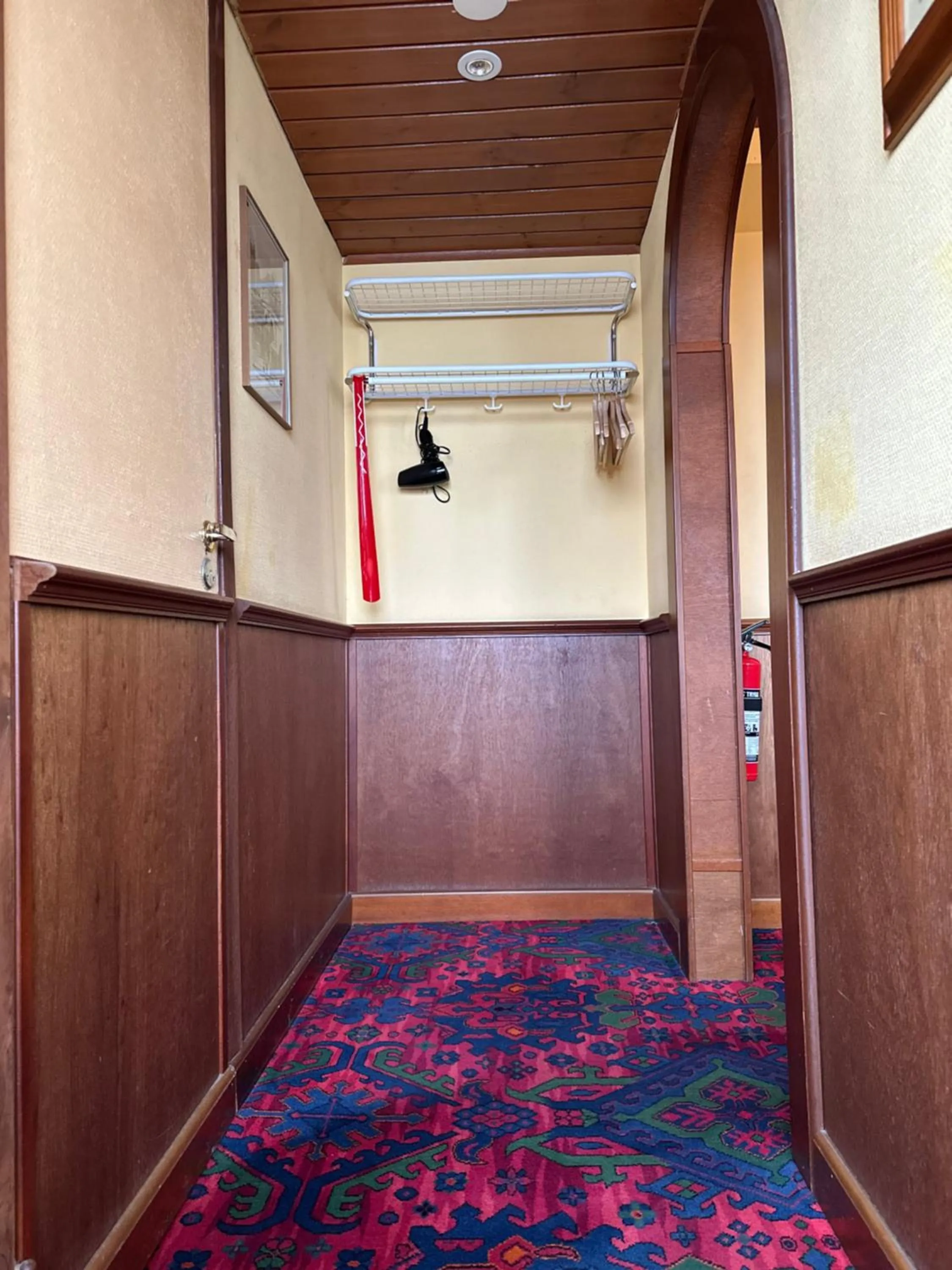 wardrobe in Den Röda Båten