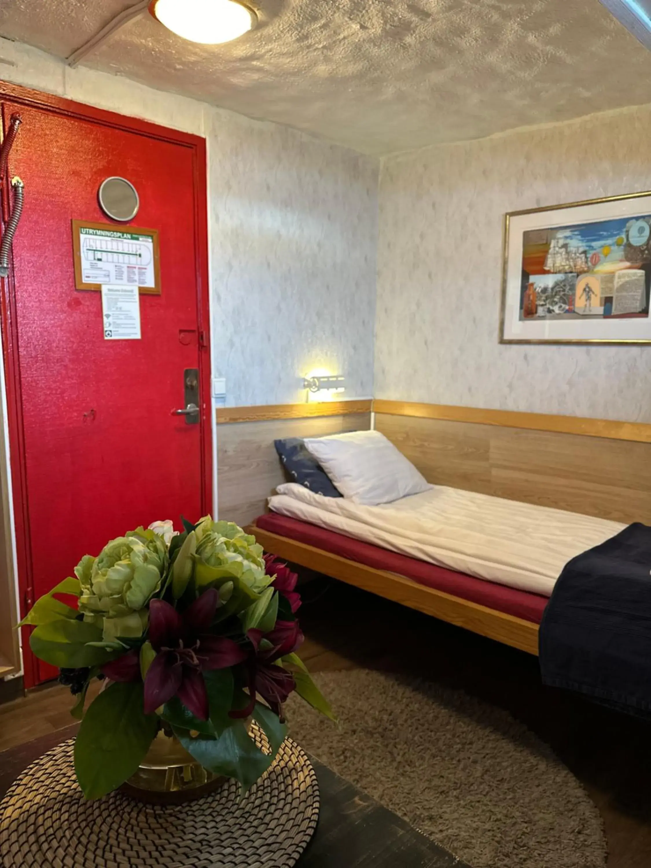 Photo of the whole room, Bed in Den Röda Båten Photo of the whole room, Bed in Den Röda Båten