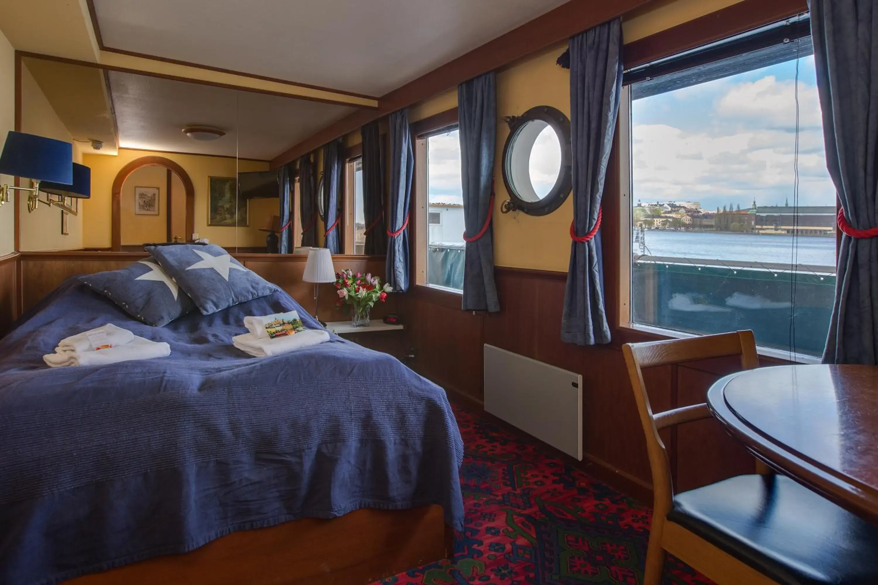 Photo of the whole room, Bed in Den Röda Båten Photo of the whole room, Bed in Den Röda Båten