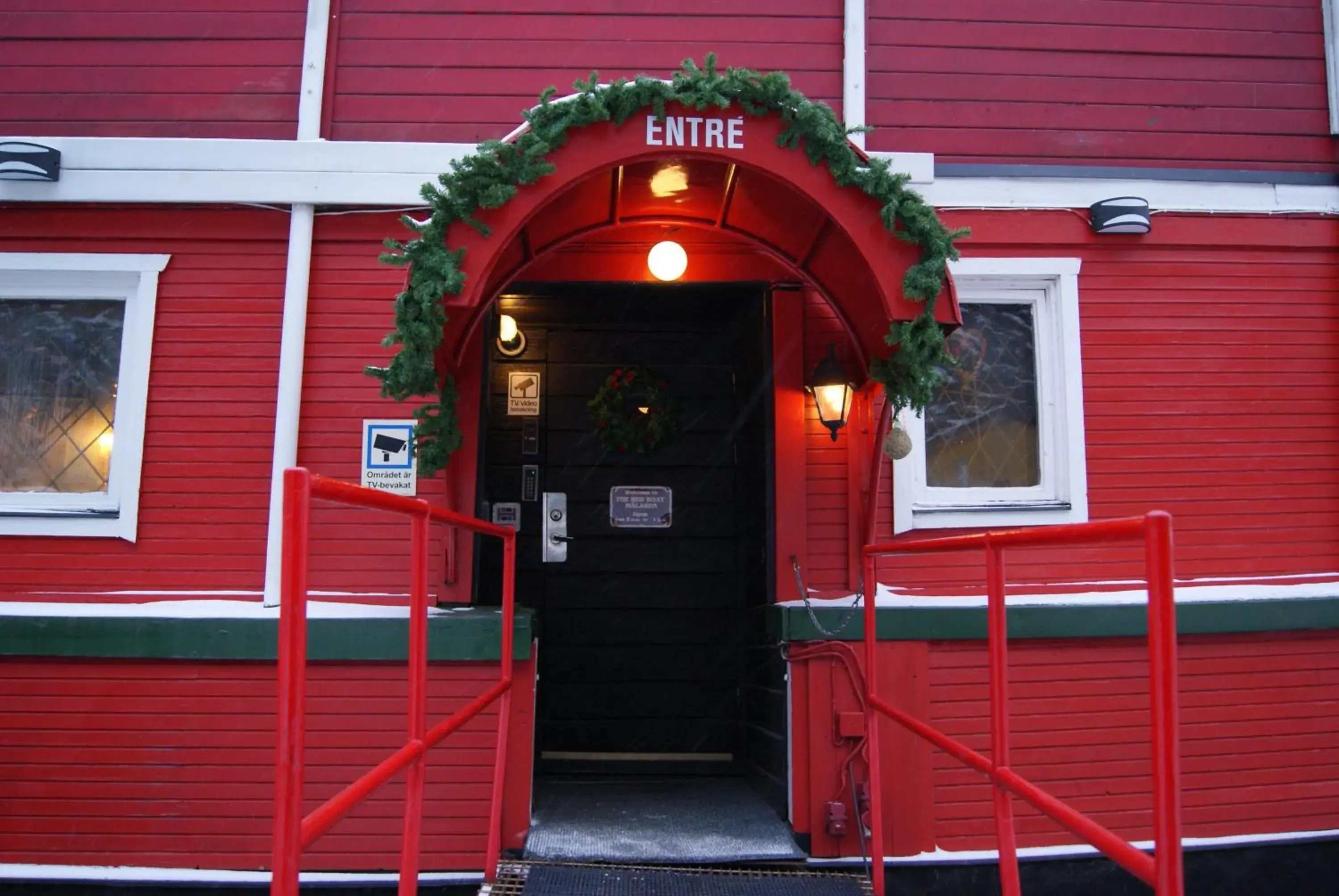 Facade/entrance in Den Röda Båten Facade/entrance in Den Röda Båten