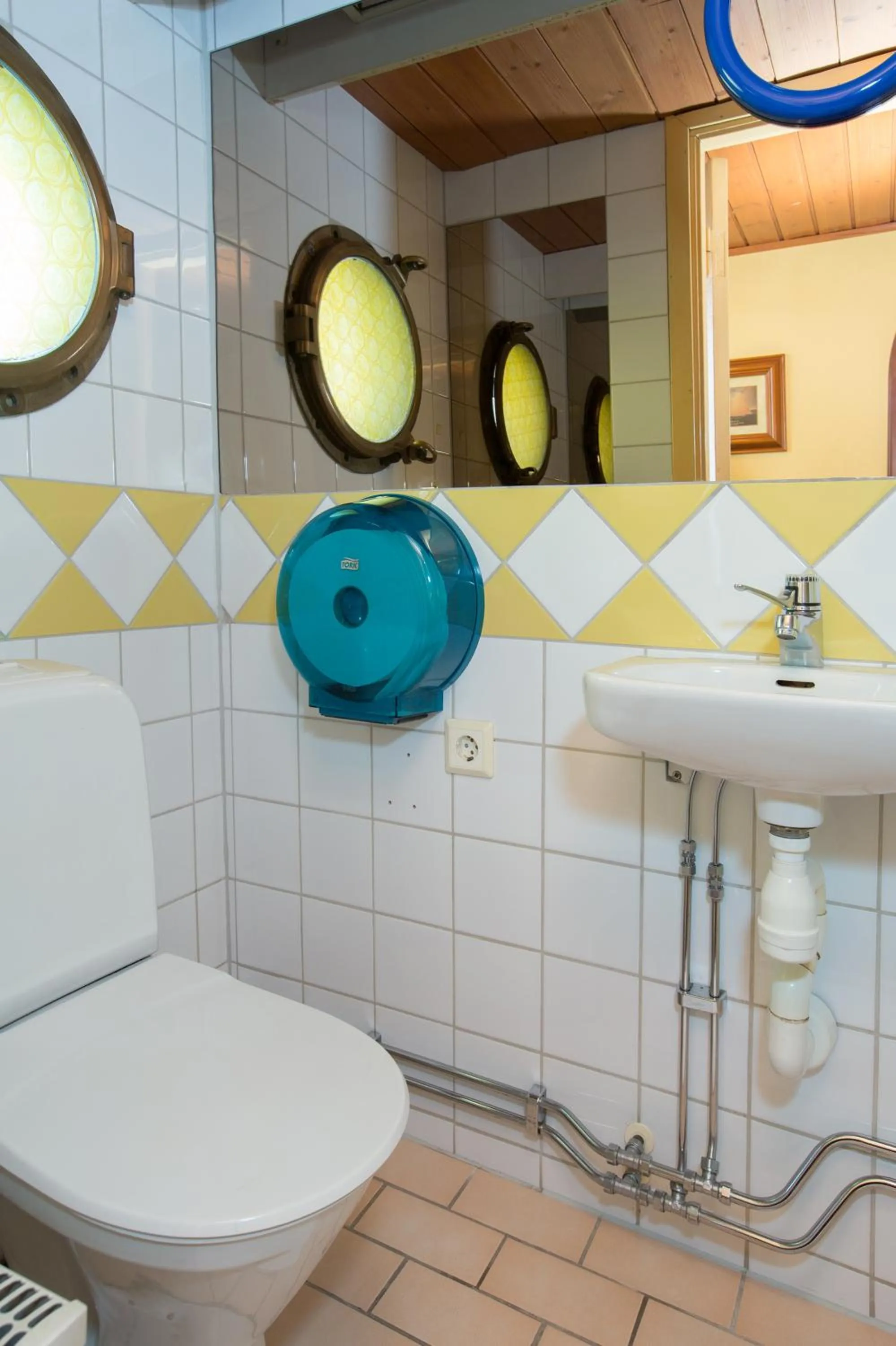 Toilet in Den Röda Båten