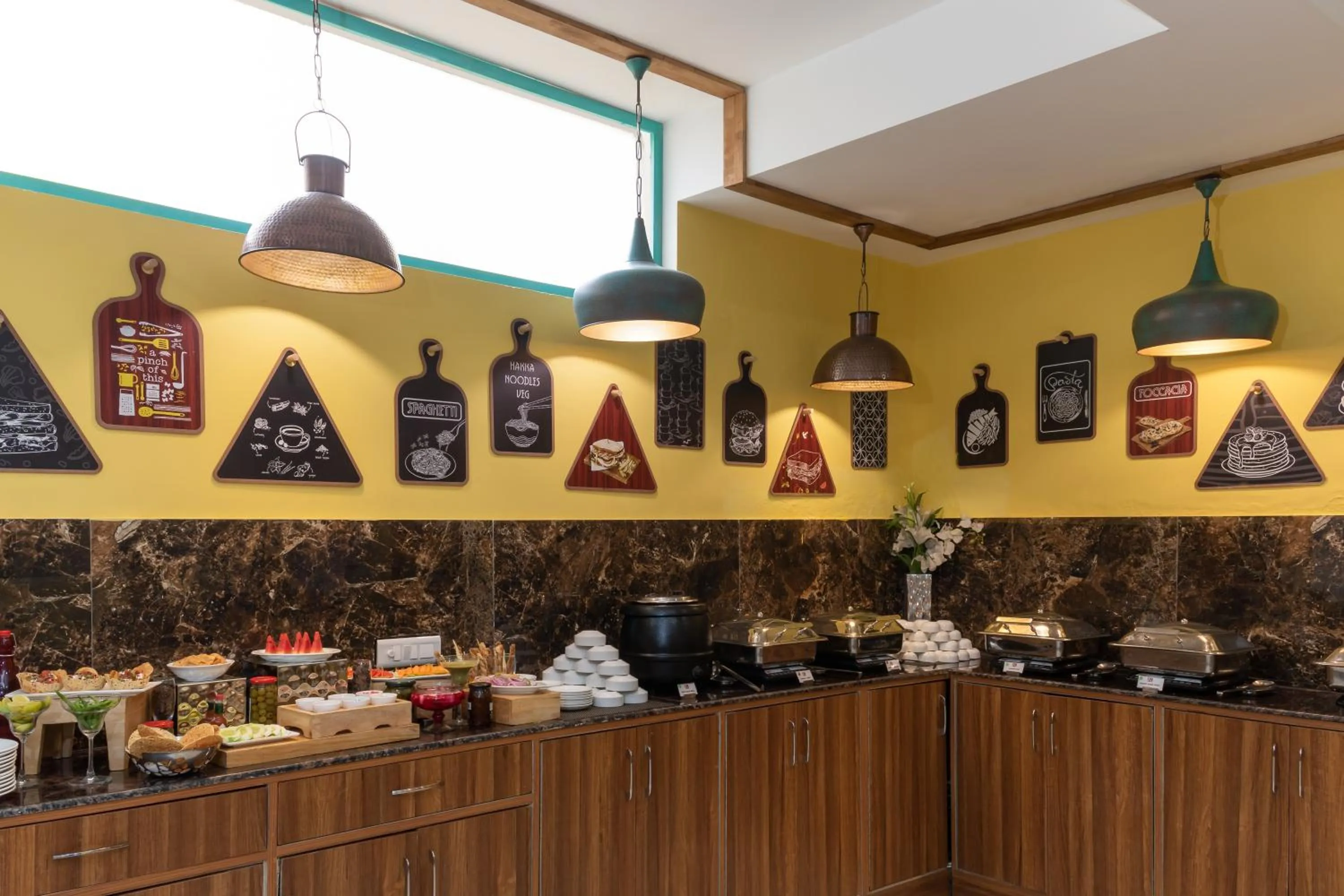 Restaurant/places to eat in Inde Hotel Cyber City