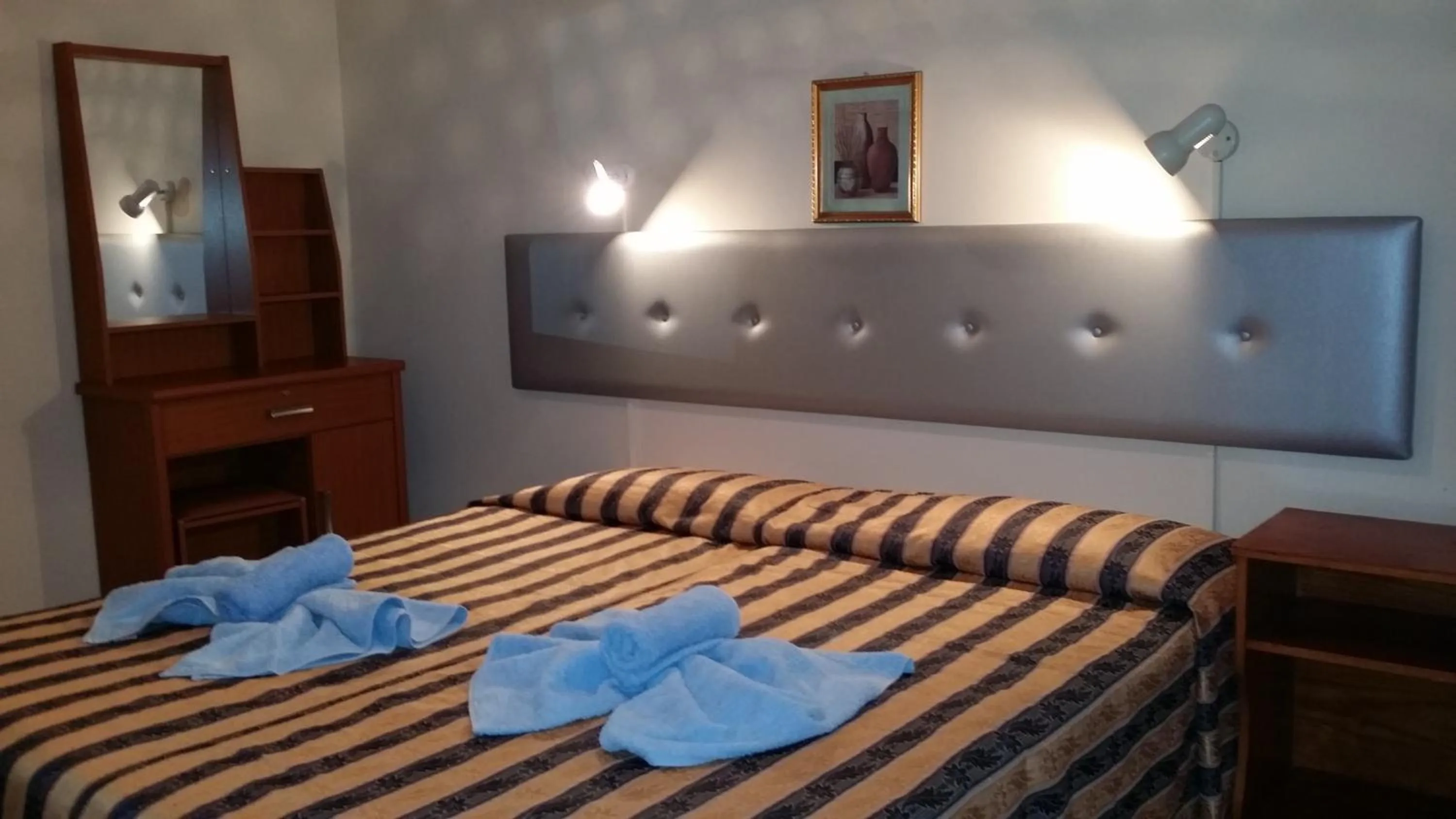 Bedroom, Bed in Florence Hotel Apartments