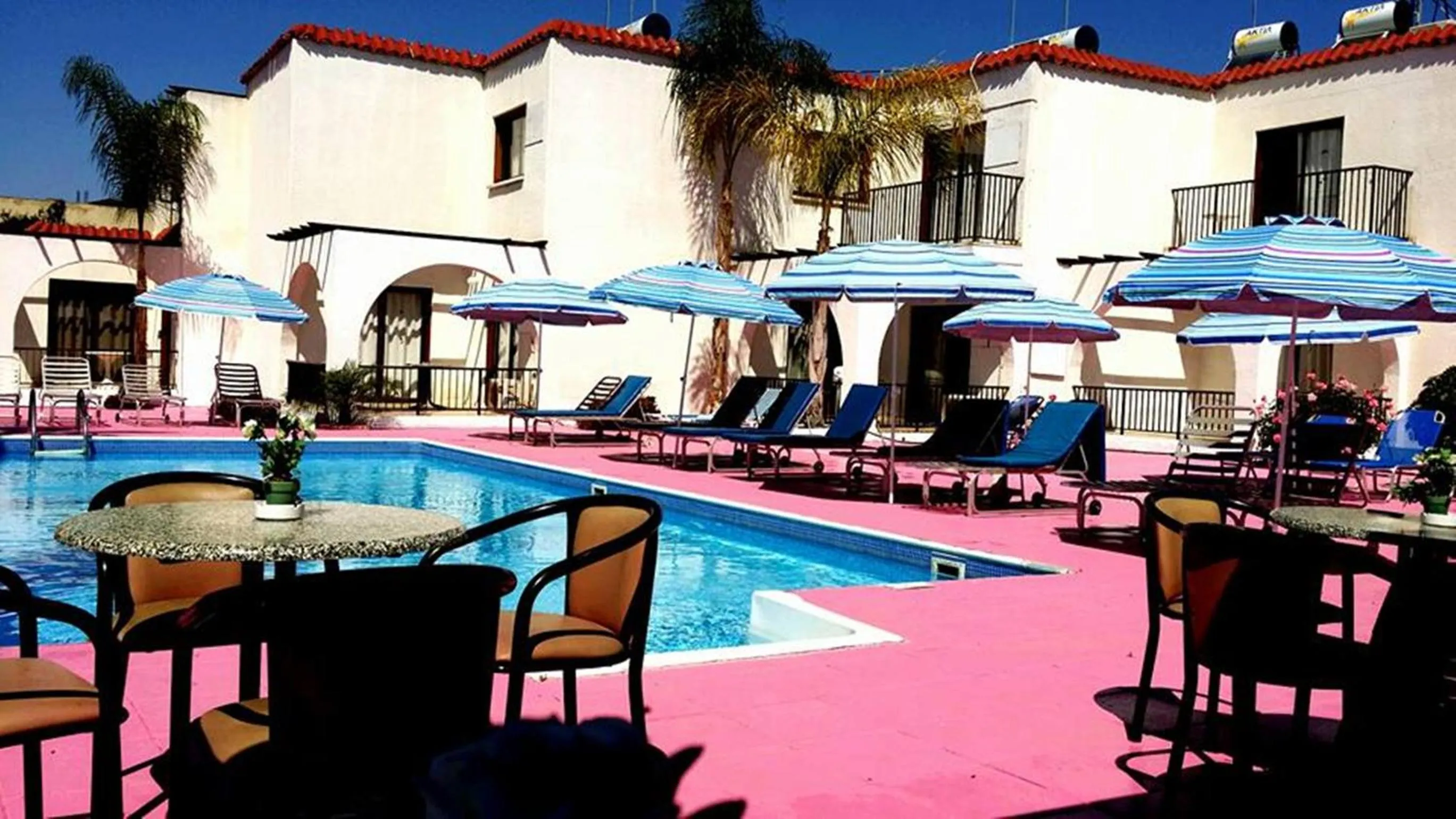 Restaurant/places to eat in Florence Hotel Apartments