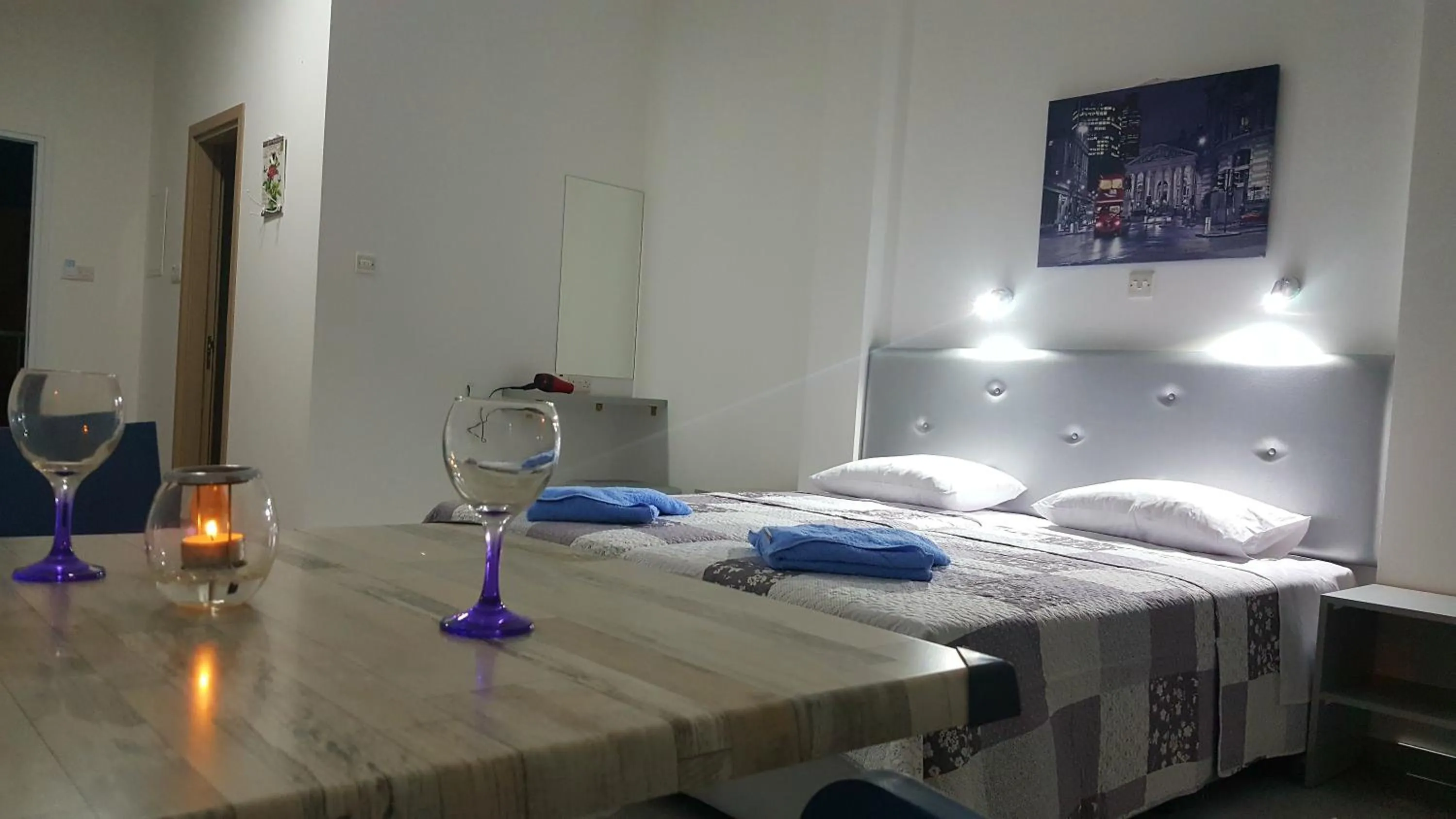 Dining area, Bed in Florence Hotel Apartments