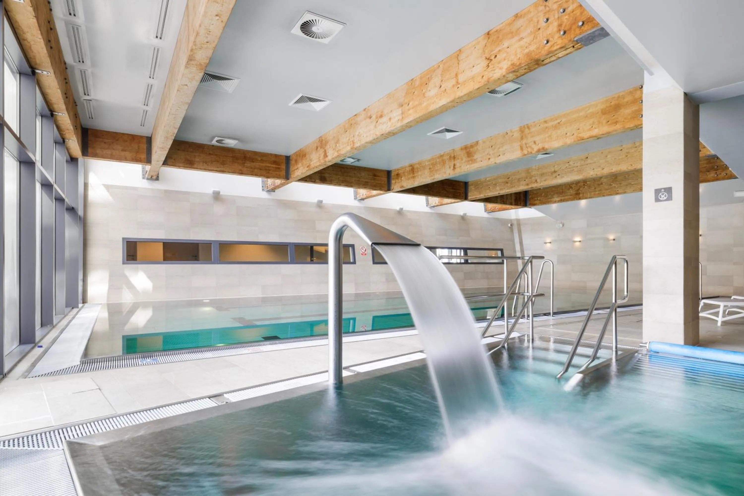 Swimming pool in Ultra Marine by Zdrojowa