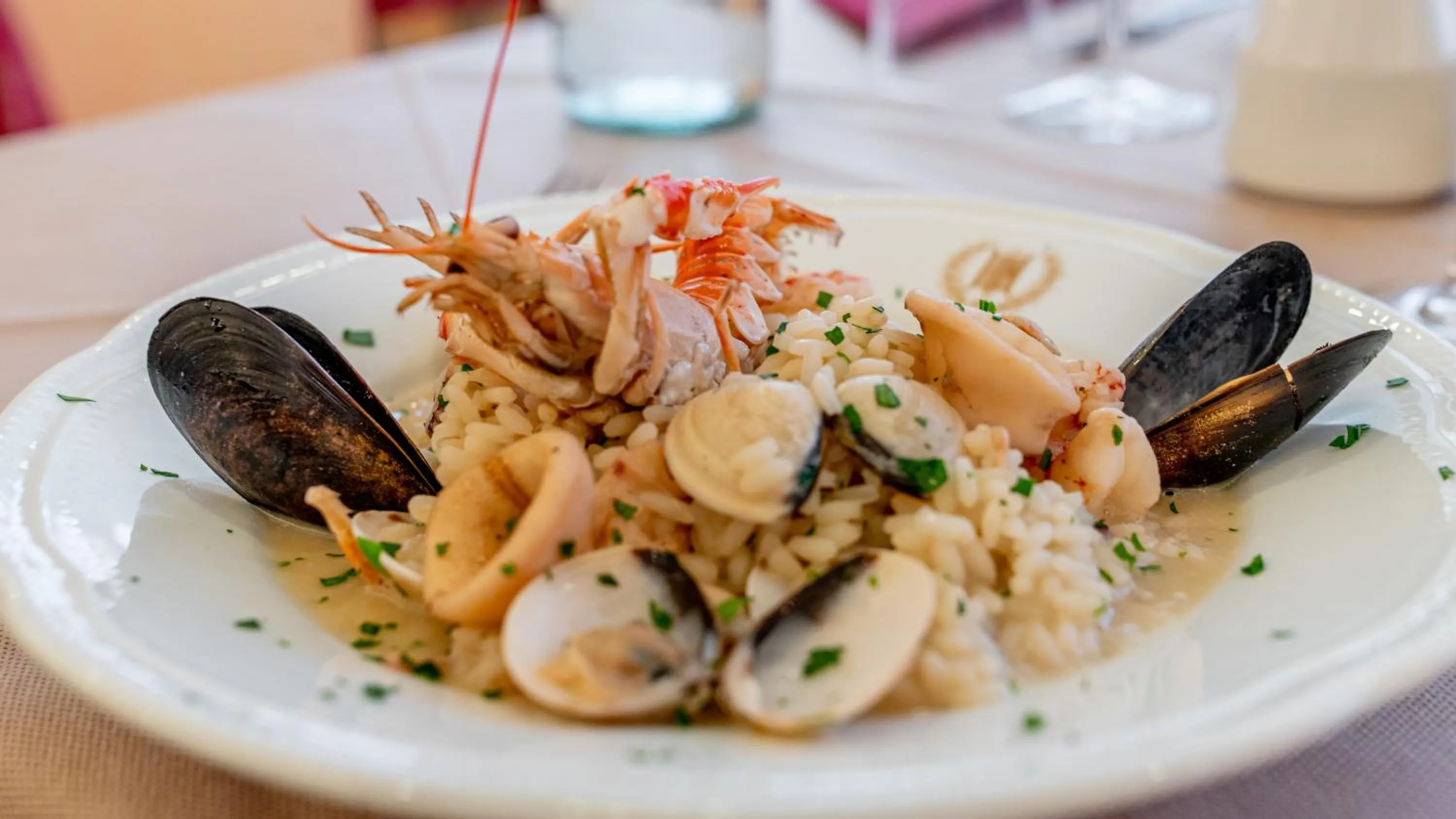 Restaurant/places to eat in Hotel Nobel