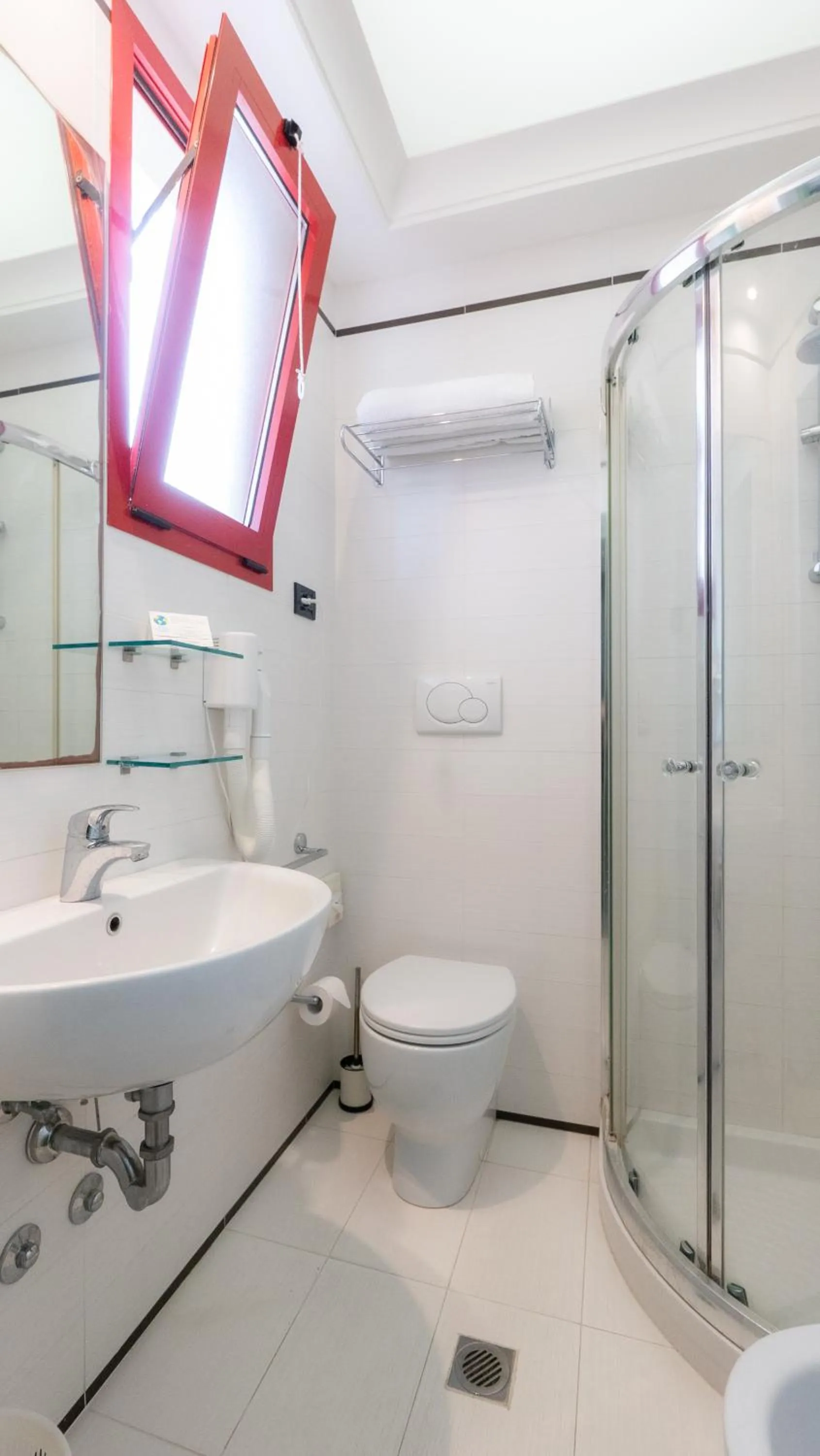 Shower in Hotel Nobel