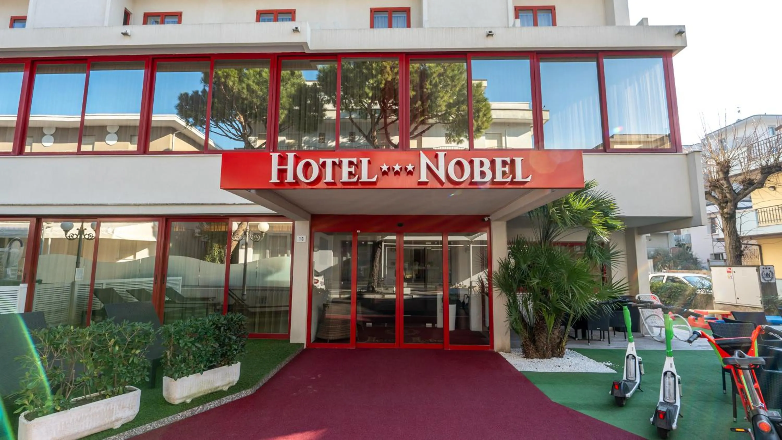 Facade/entrance in Hotel Nobel