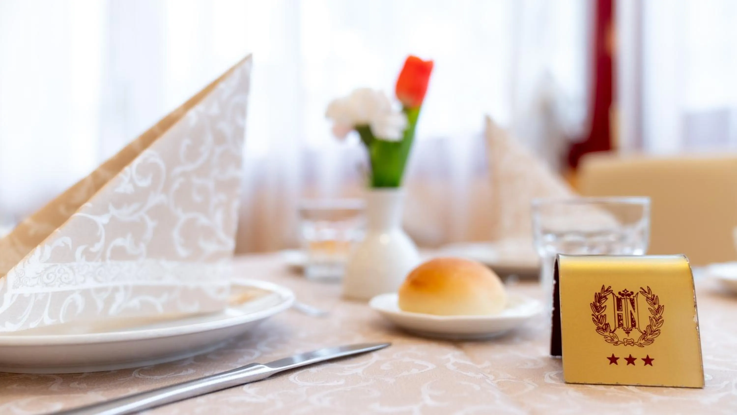 Restaurant/places to eat in Hotel Nobel