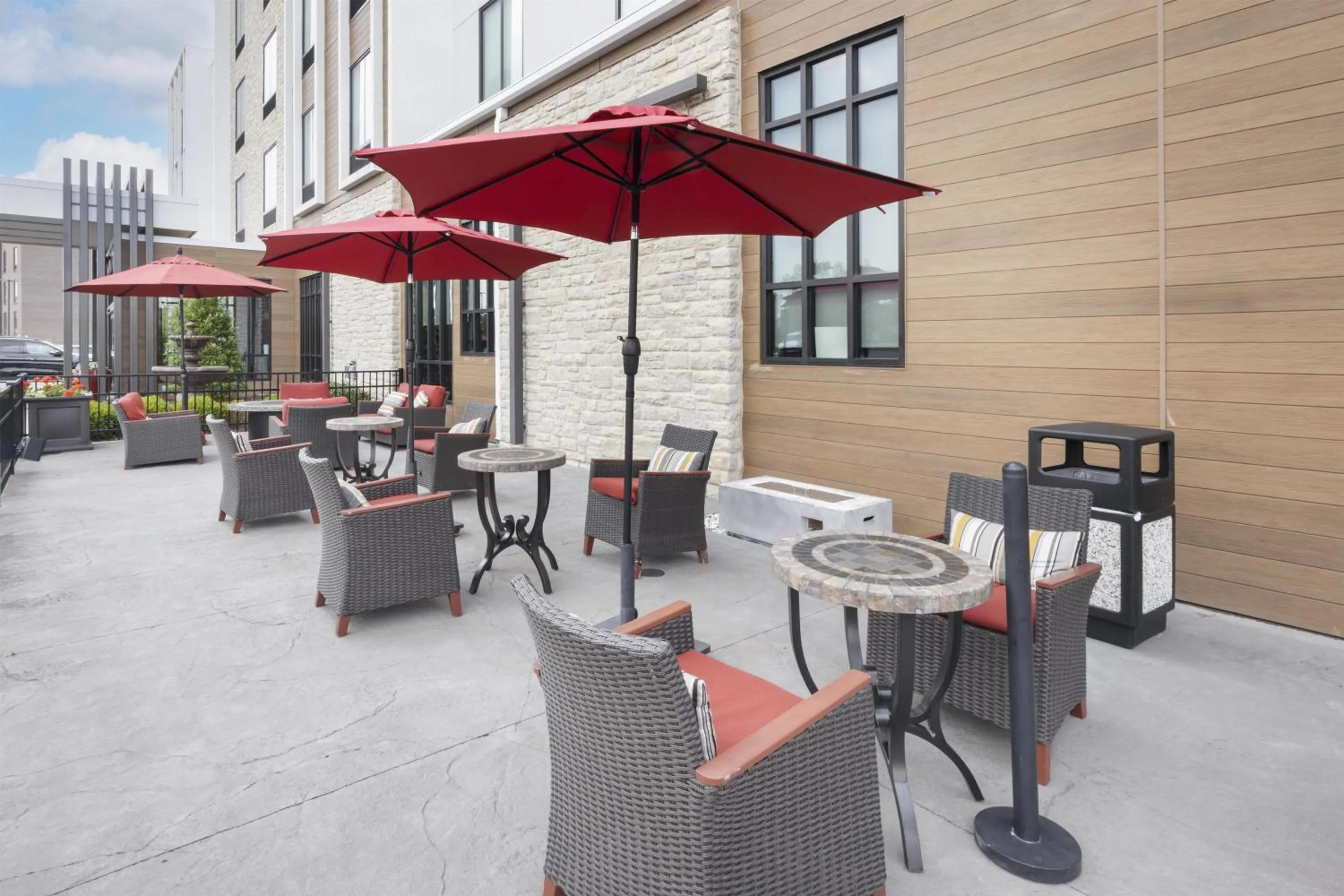 Patio in Hilton Garden Inn Gallatin
