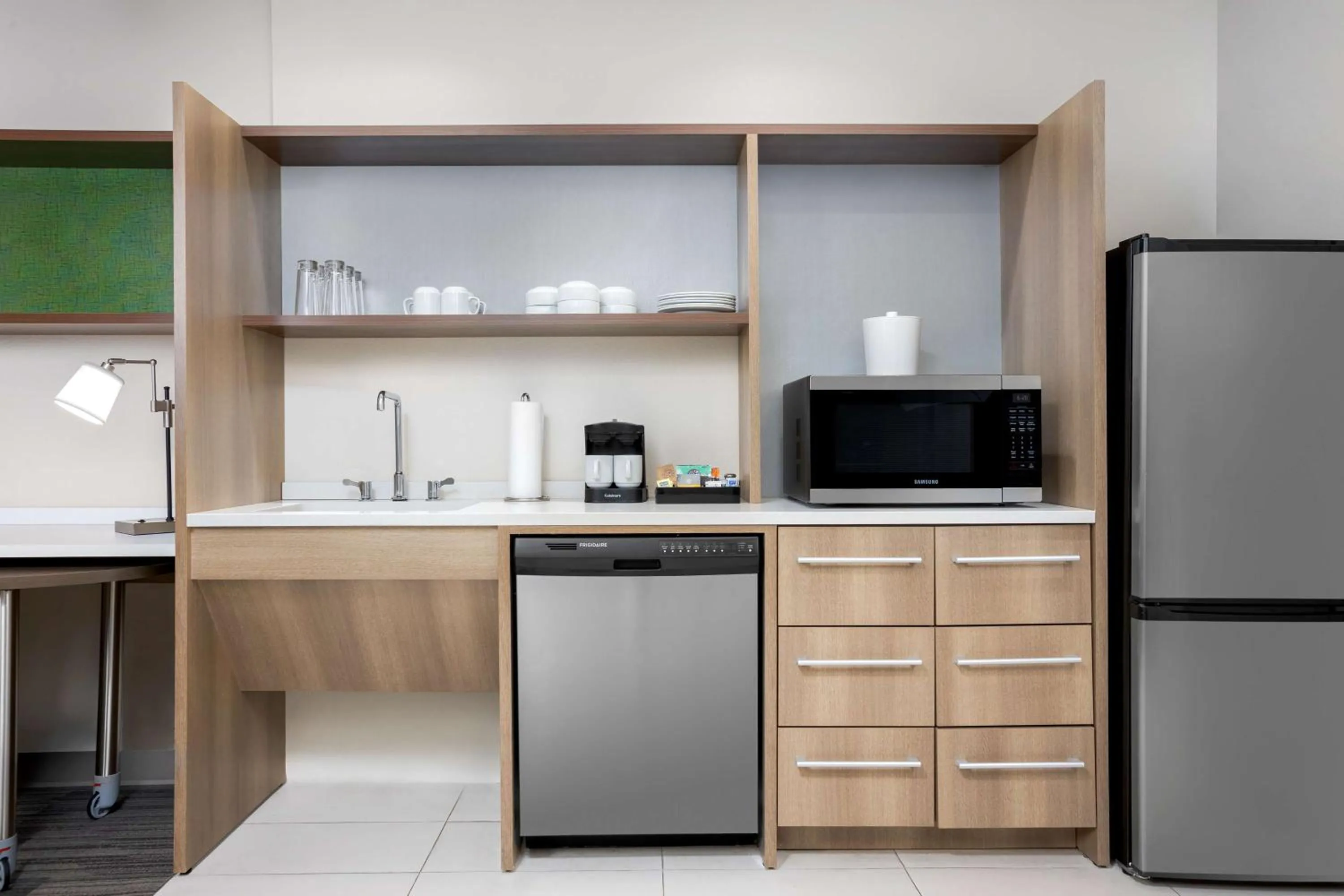 Kitchen or kitchenette in Home2 Suites By Hilton Clermont
