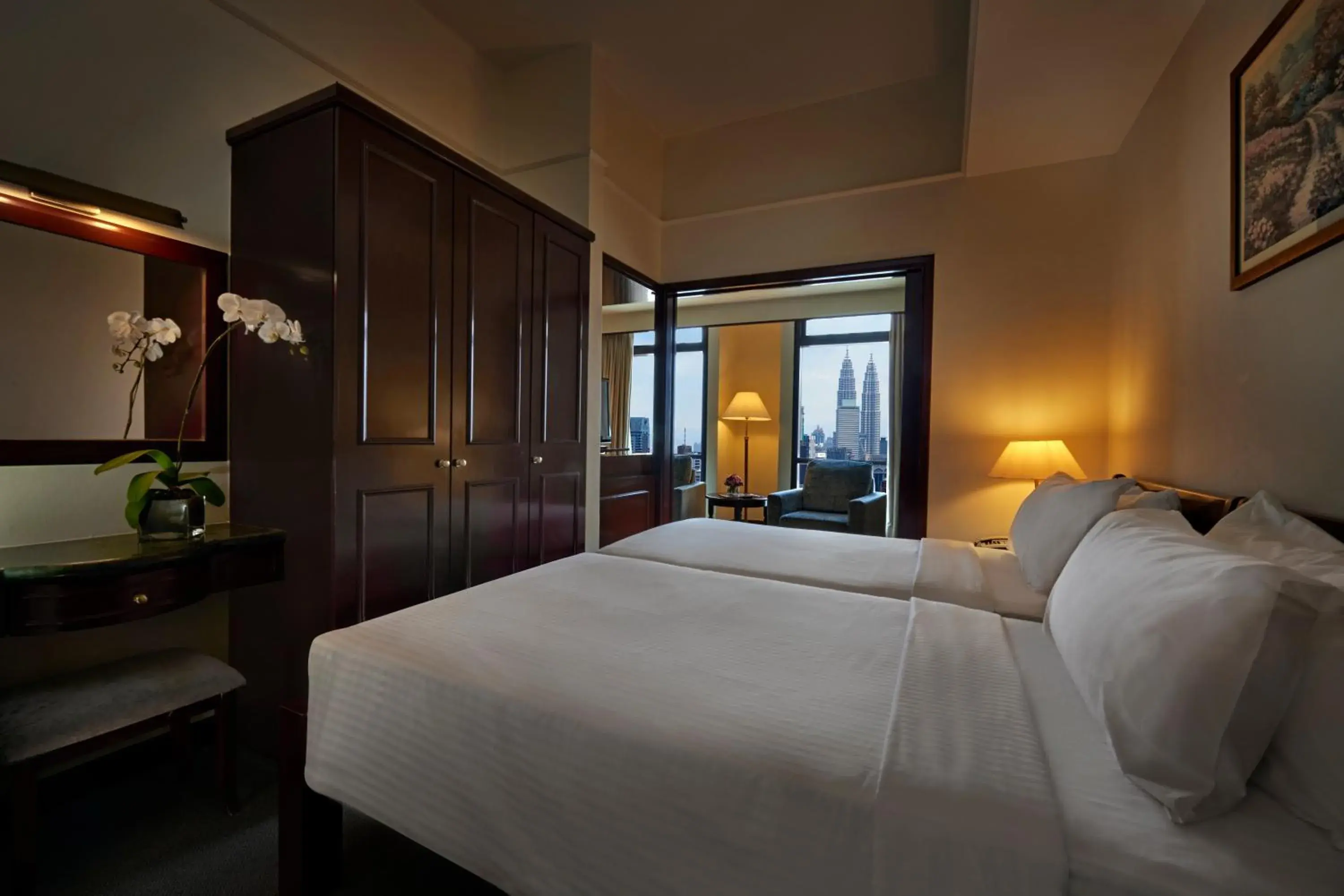 Standard Suite (With Late Check Out) in Comfort Service Apartment at Times Square KL Standard Suite (With Late Check Out) in Comfort Service Apartment at Times Square KL