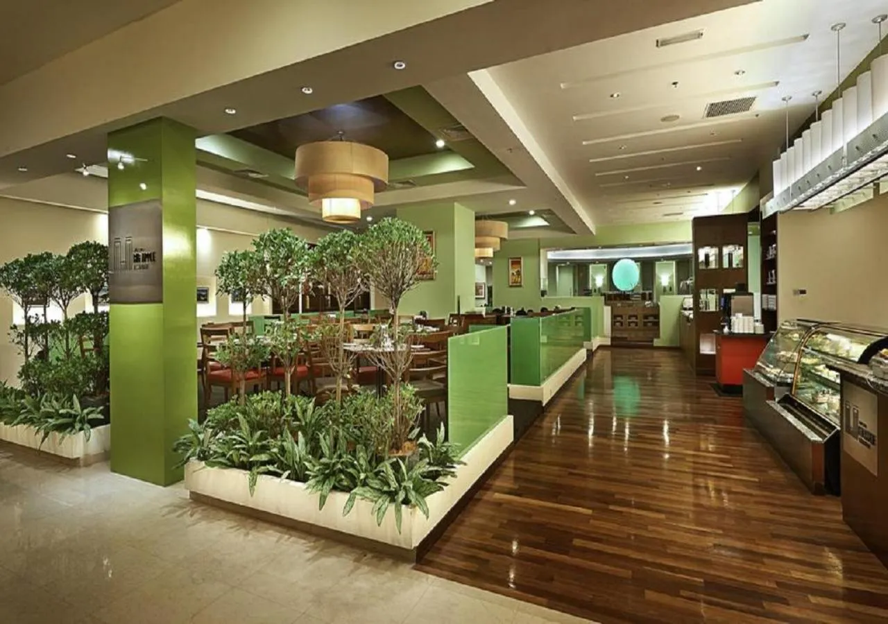 Restaurant/places to eat in Comfort Service Apartment at Times Square KL