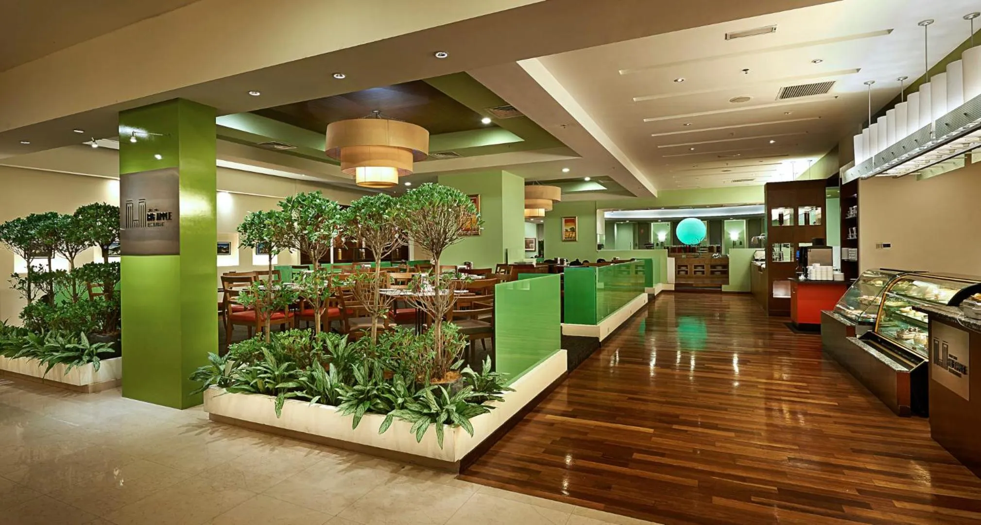 Restaurant/places to eat in Comfort Service Apartment at Times Square KL